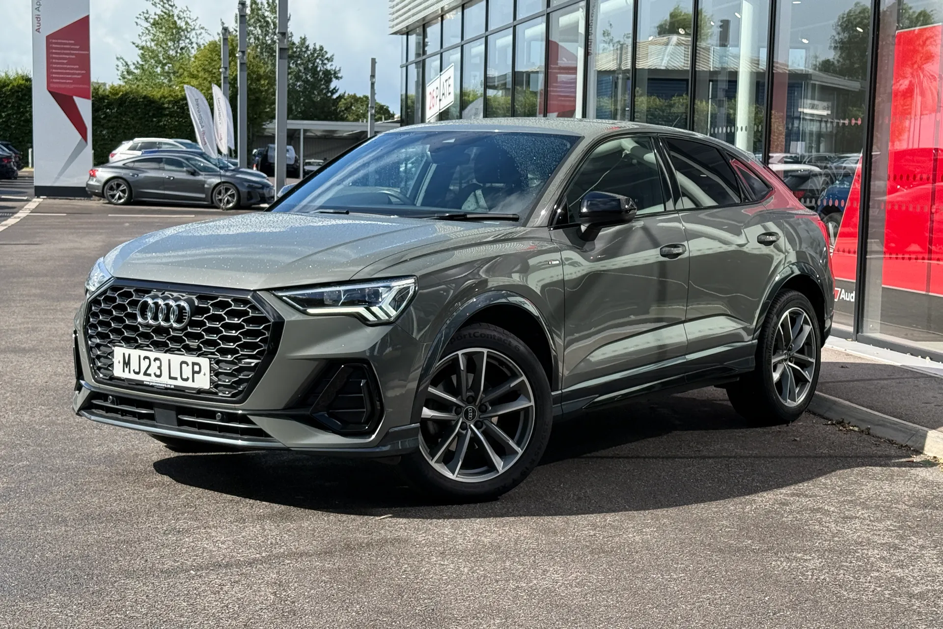 Audi Q3 thumbnail image number 9