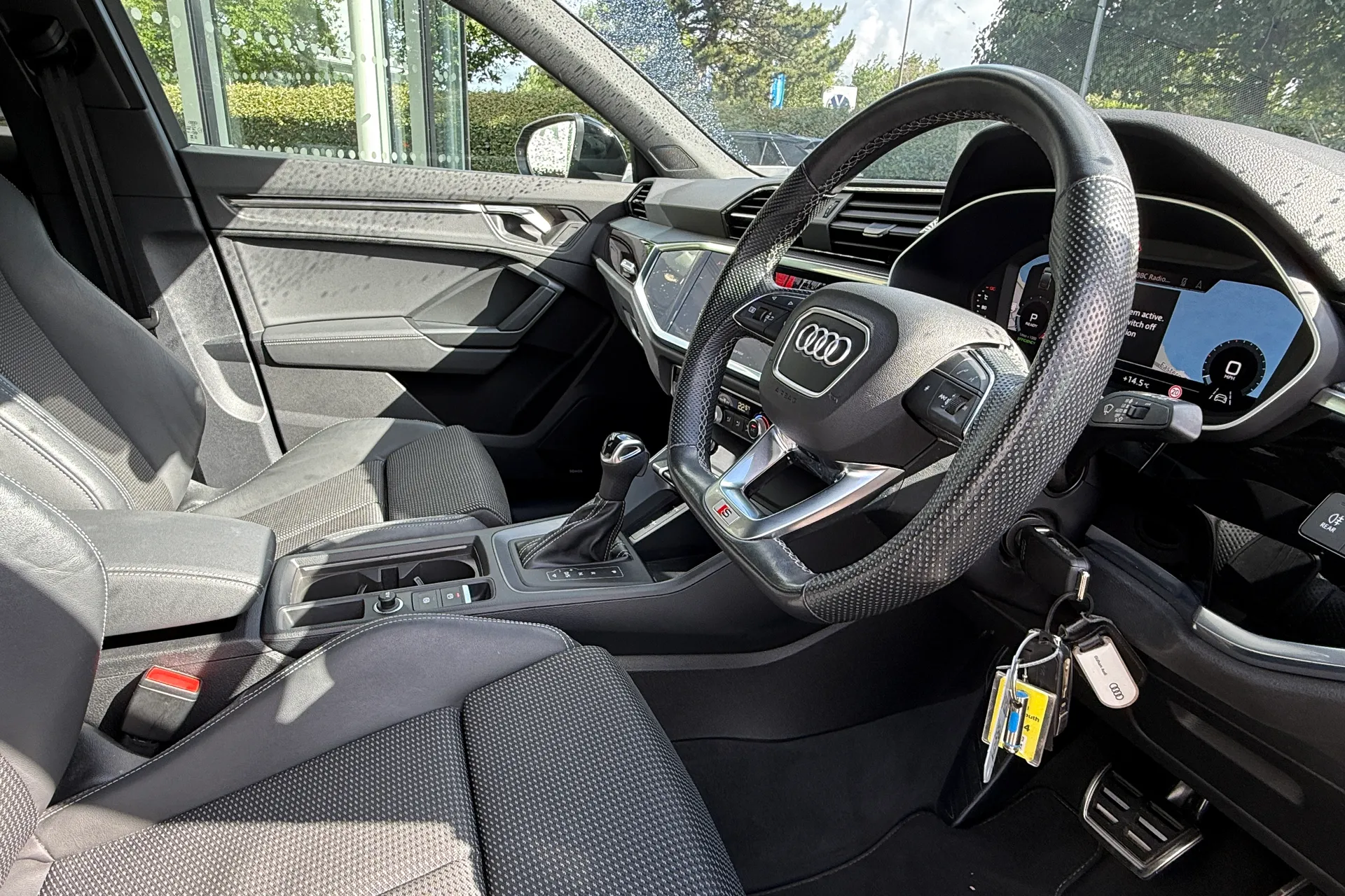 Audi Q3 thumbnail image number 25