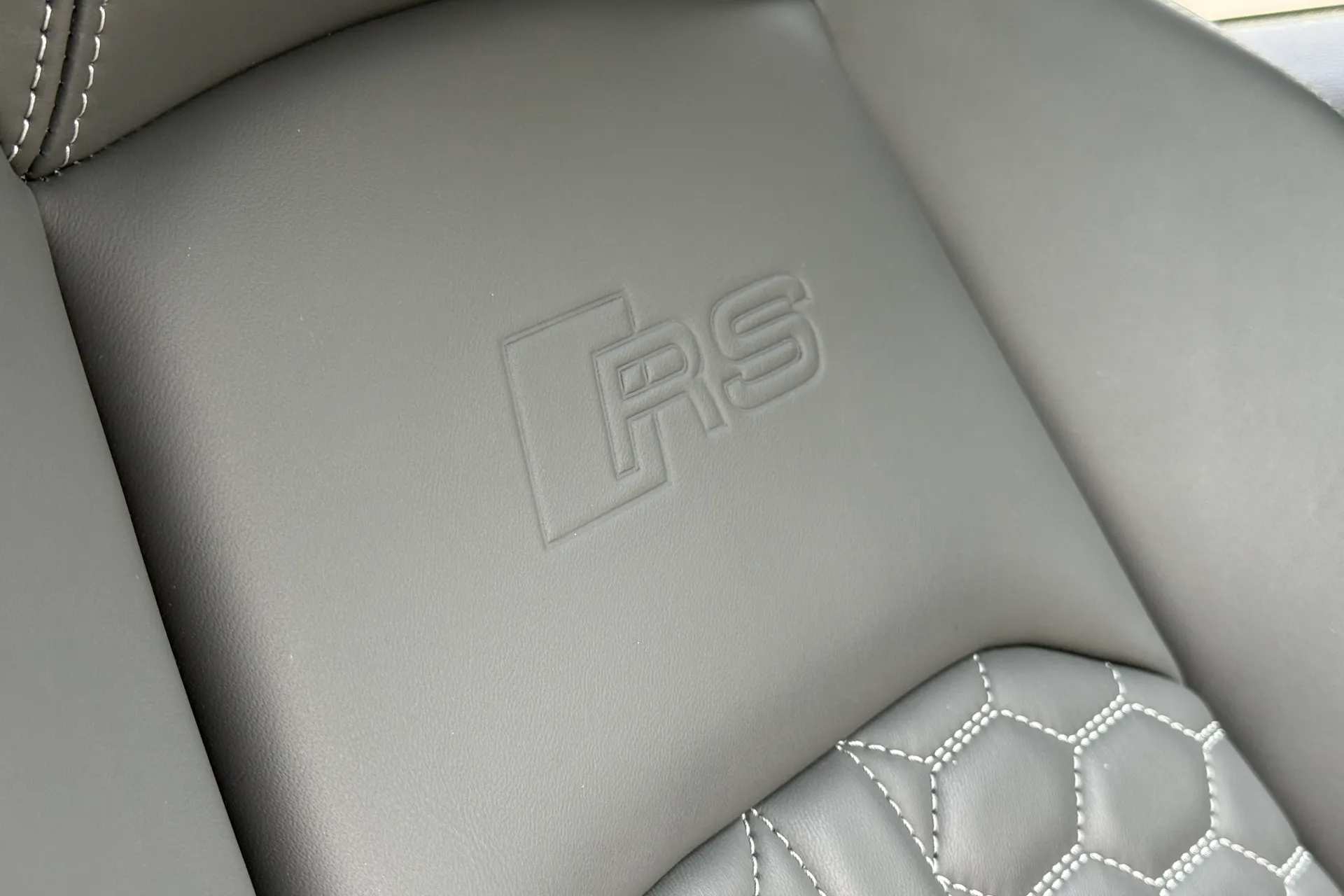 Audi RS4 Avant thumbnail image number 41