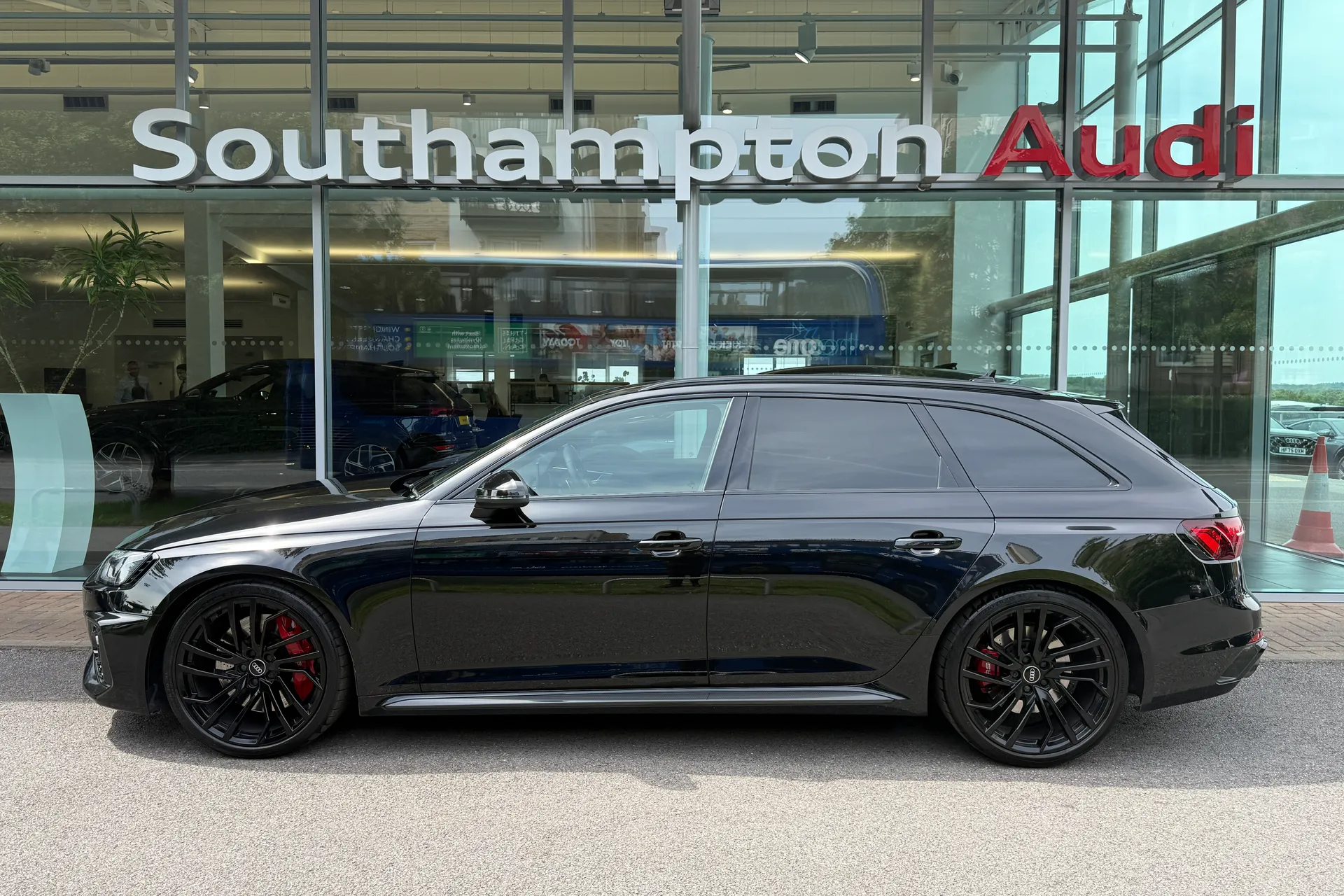 Audi RS4 Avant thumbnail image number 63