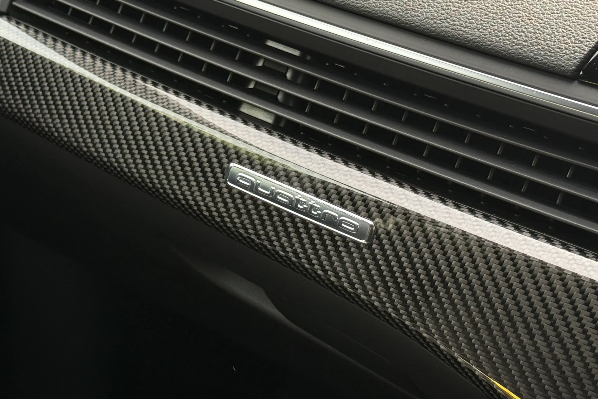 Audi RS4 Avant thumbnail image number 39
