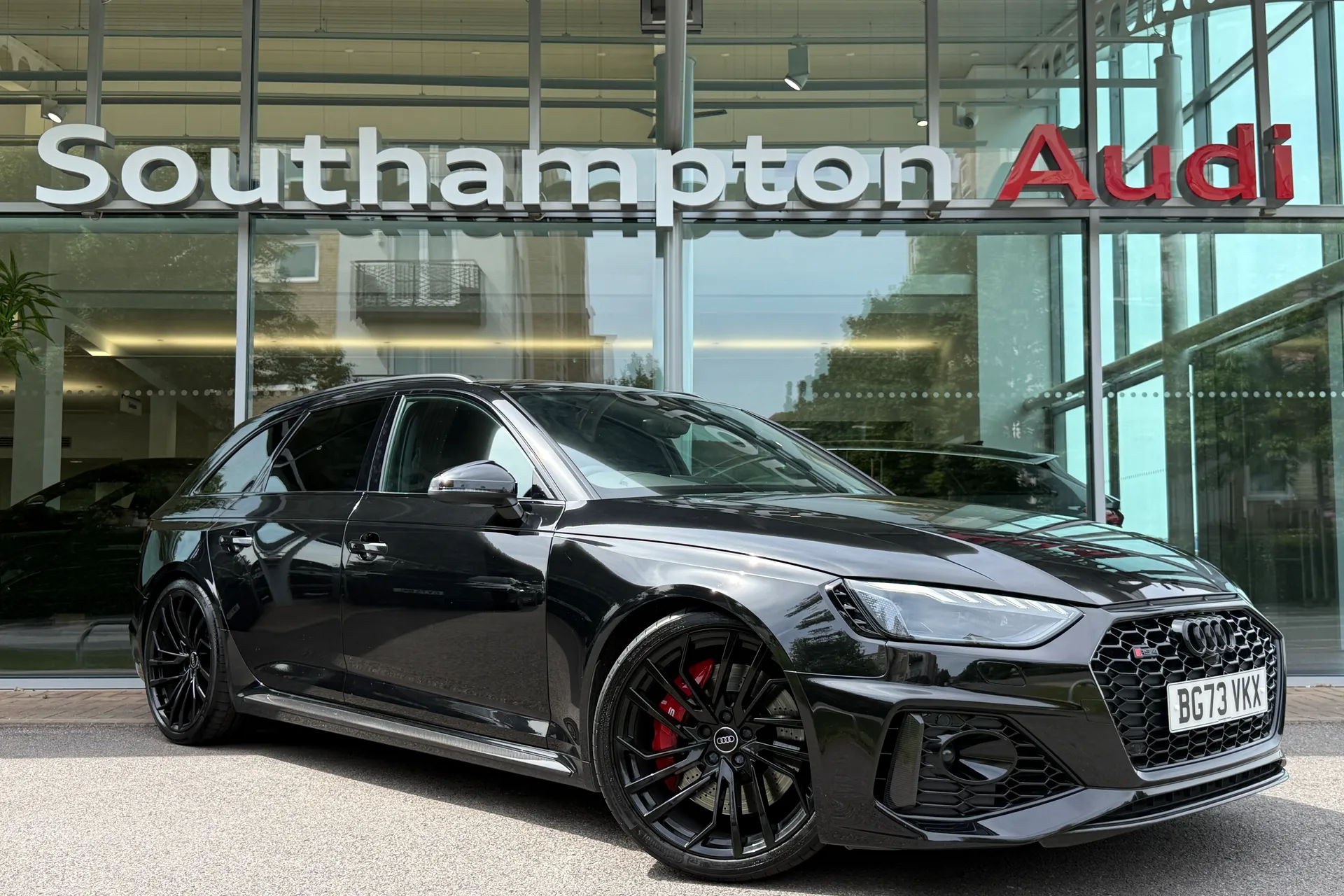 Audi RS4 Avant focused image