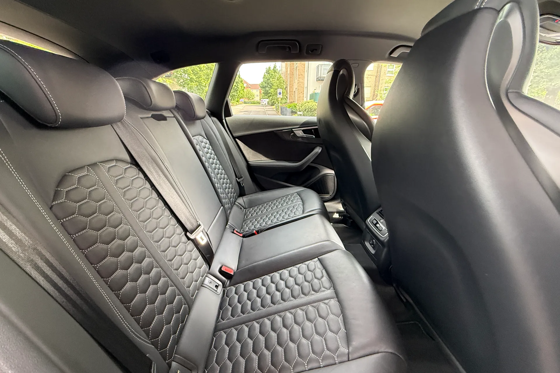 Audi RS4 Avant thumbnail image number 49