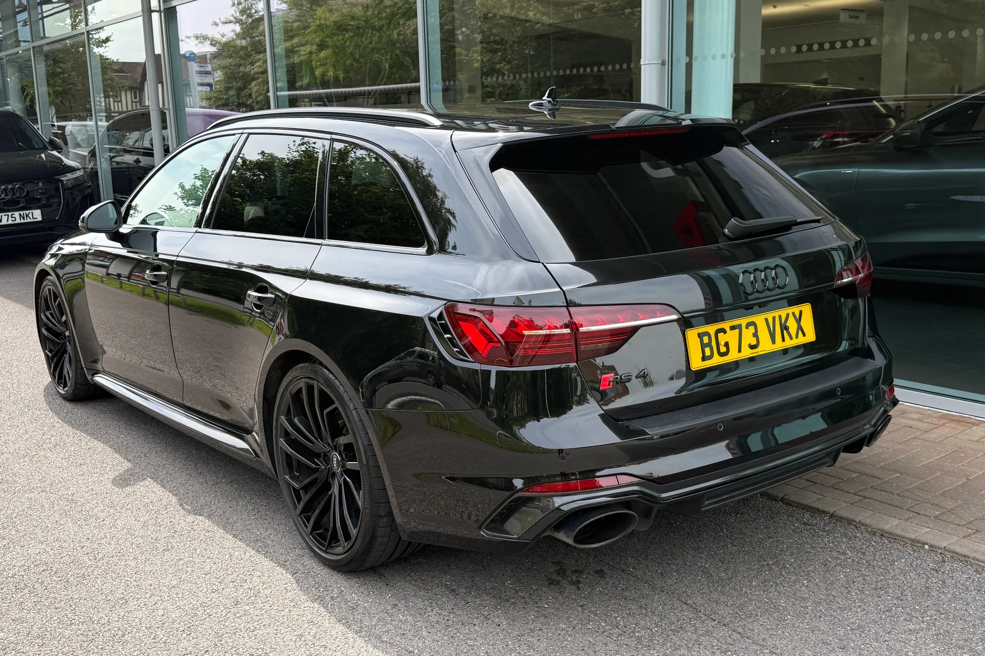 Audi RS4 Avant thumbnail image number 13