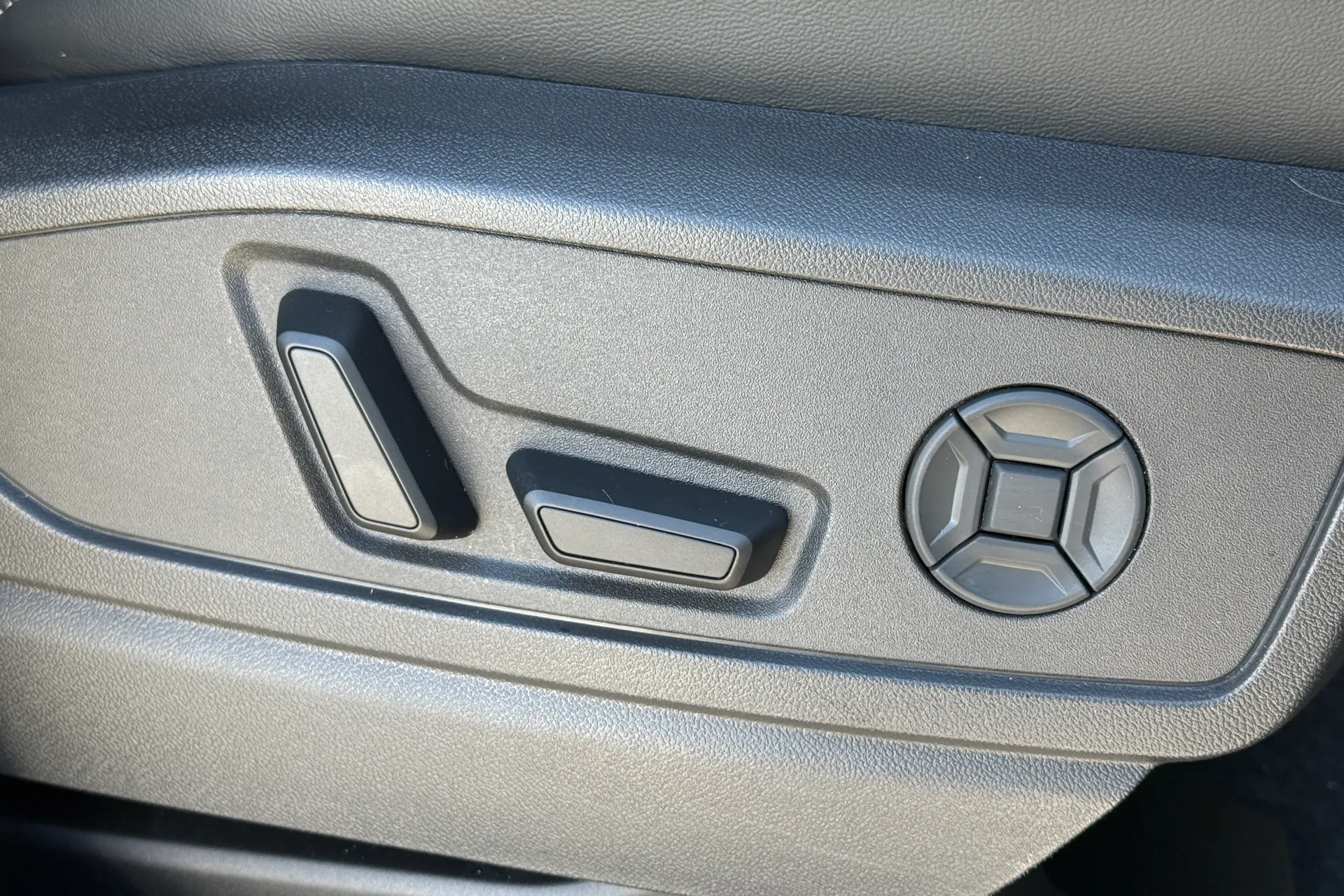 Audi Q5 thumbnail image number 25
