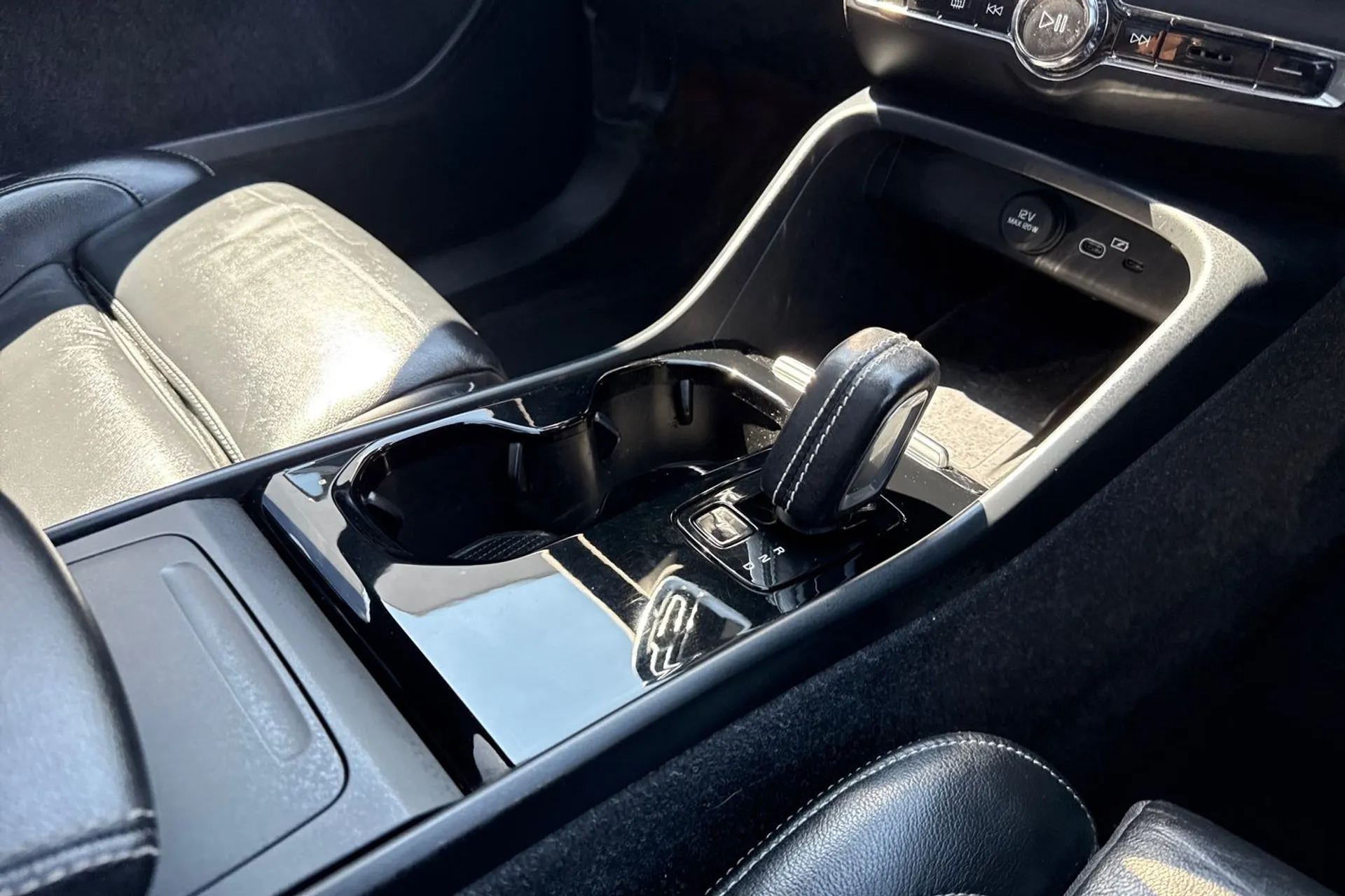 Volvo XC40 thumbnail image number 41