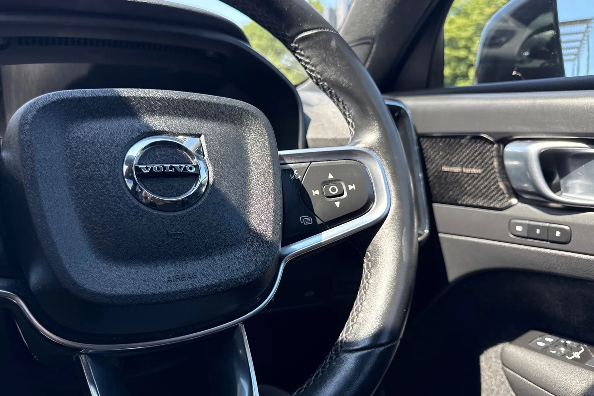 Volvo XC40 thumbnail image number 36