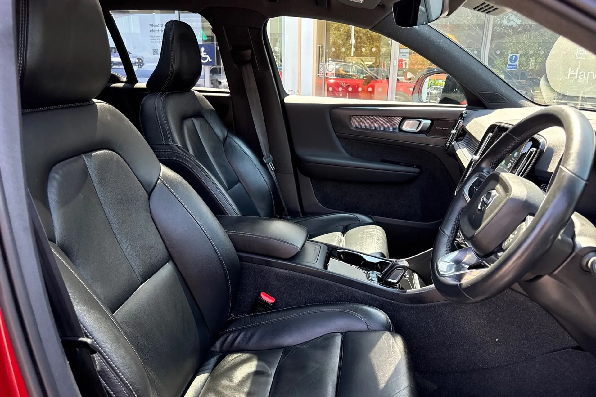 Volvo XC40 thumbnail image number 25