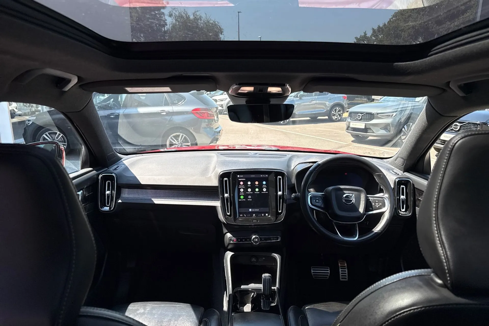 Volvo XC40 thumbnail image number 3