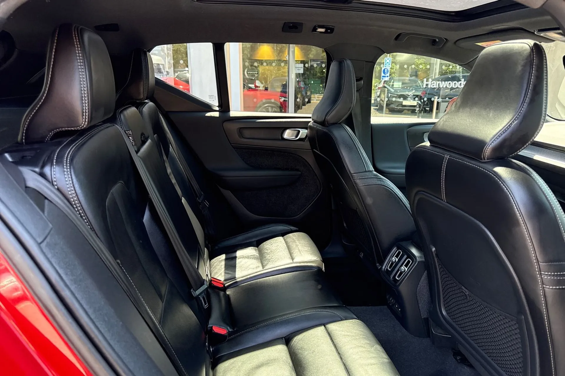 Volvo XC40 thumbnail image number 22