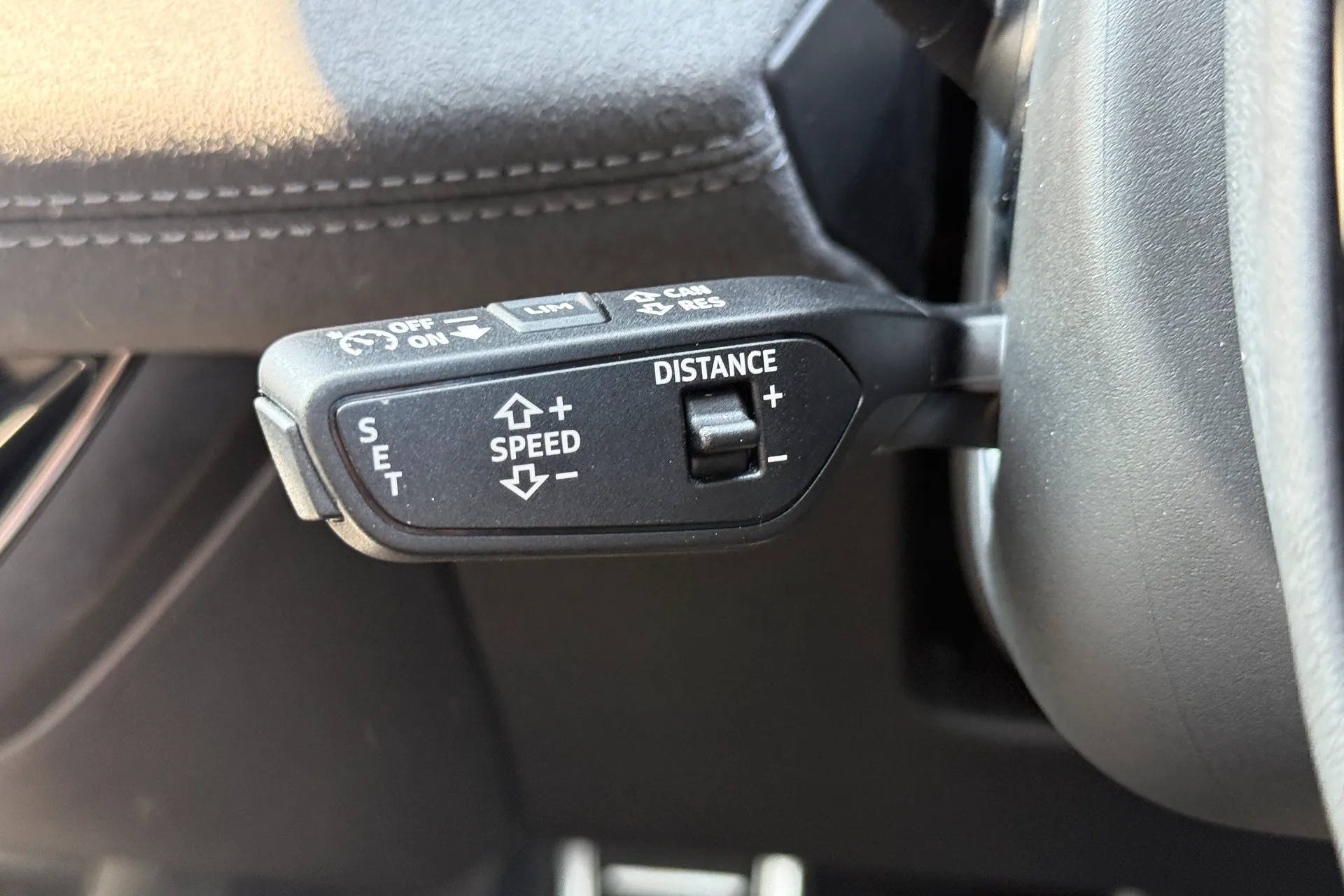 Audi Q6 thumbnail image number 24