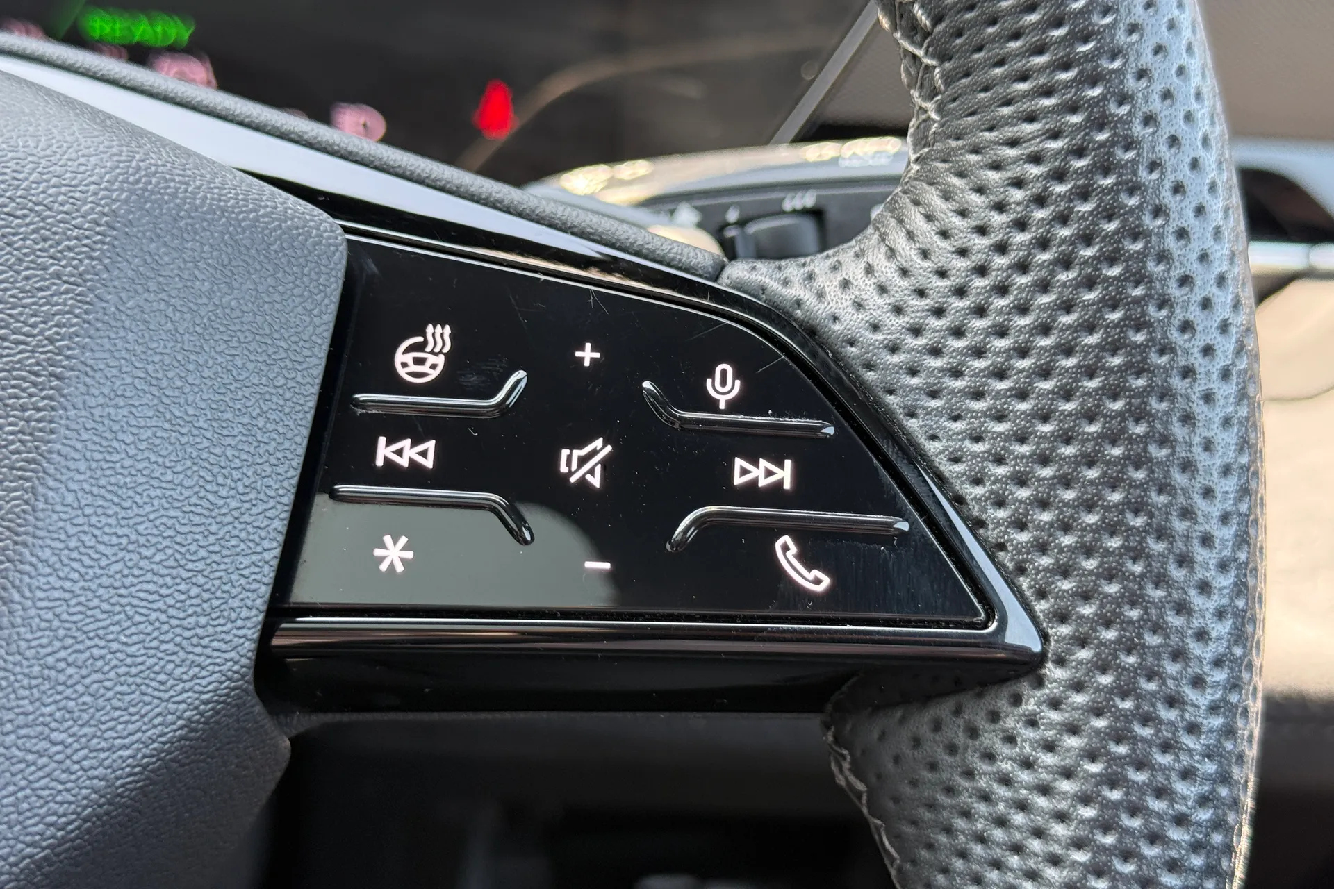 Audi Q6 thumbnail image number 26