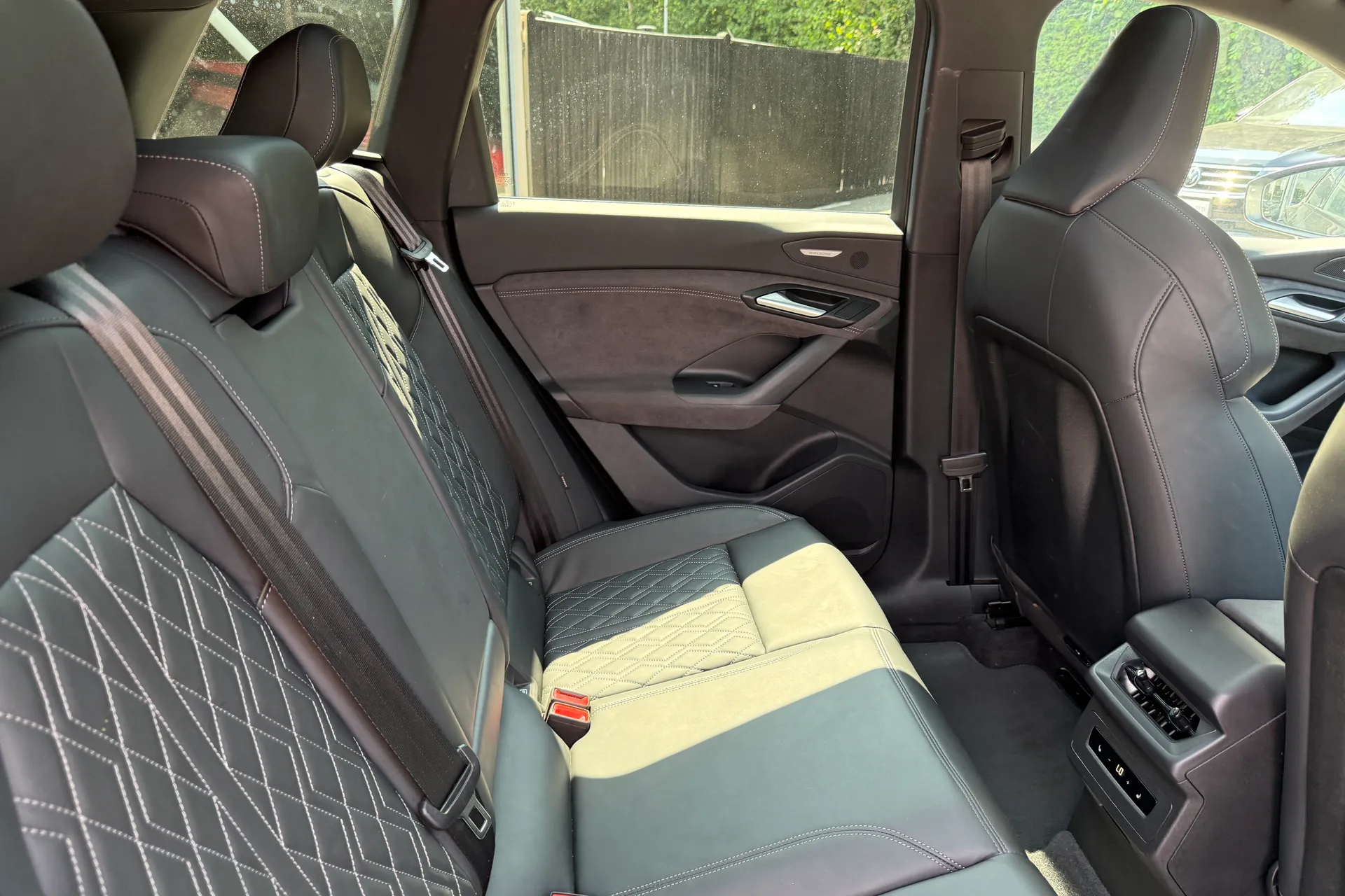 Audi Q6 thumbnail image number 34