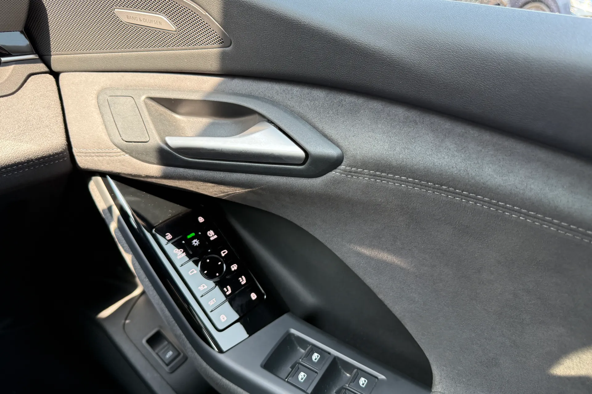 Audi Q6 thumbnail image number 27