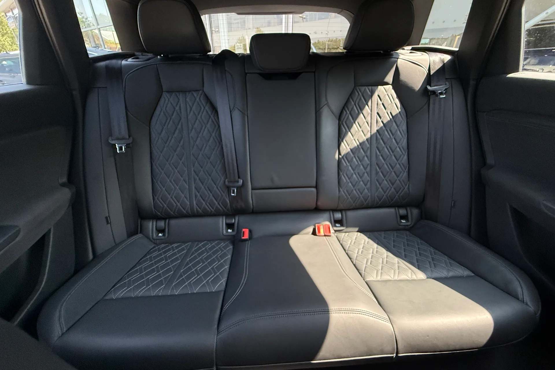 Audi Q6 thumbnail image number 21