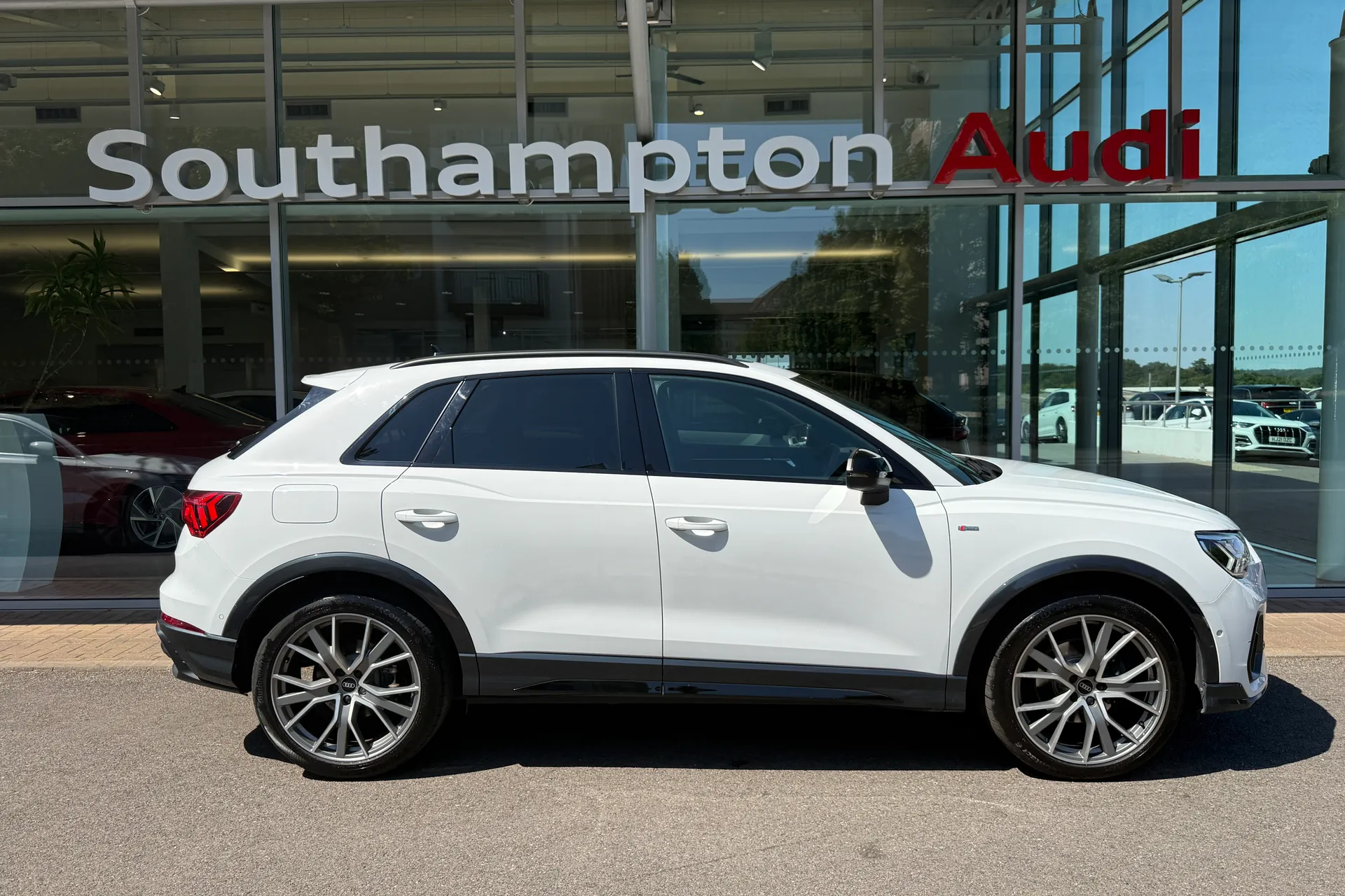 Audi Q3 thumbnail image number 4