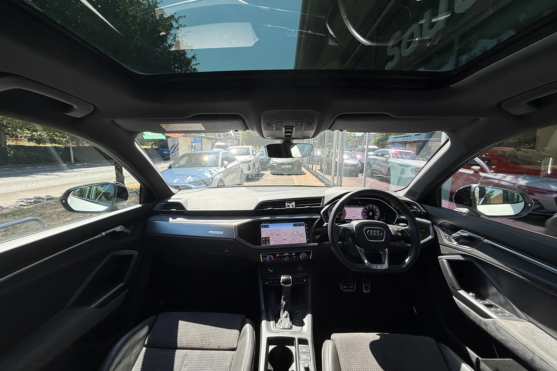 Audi Q3 thumbnail image number 35
