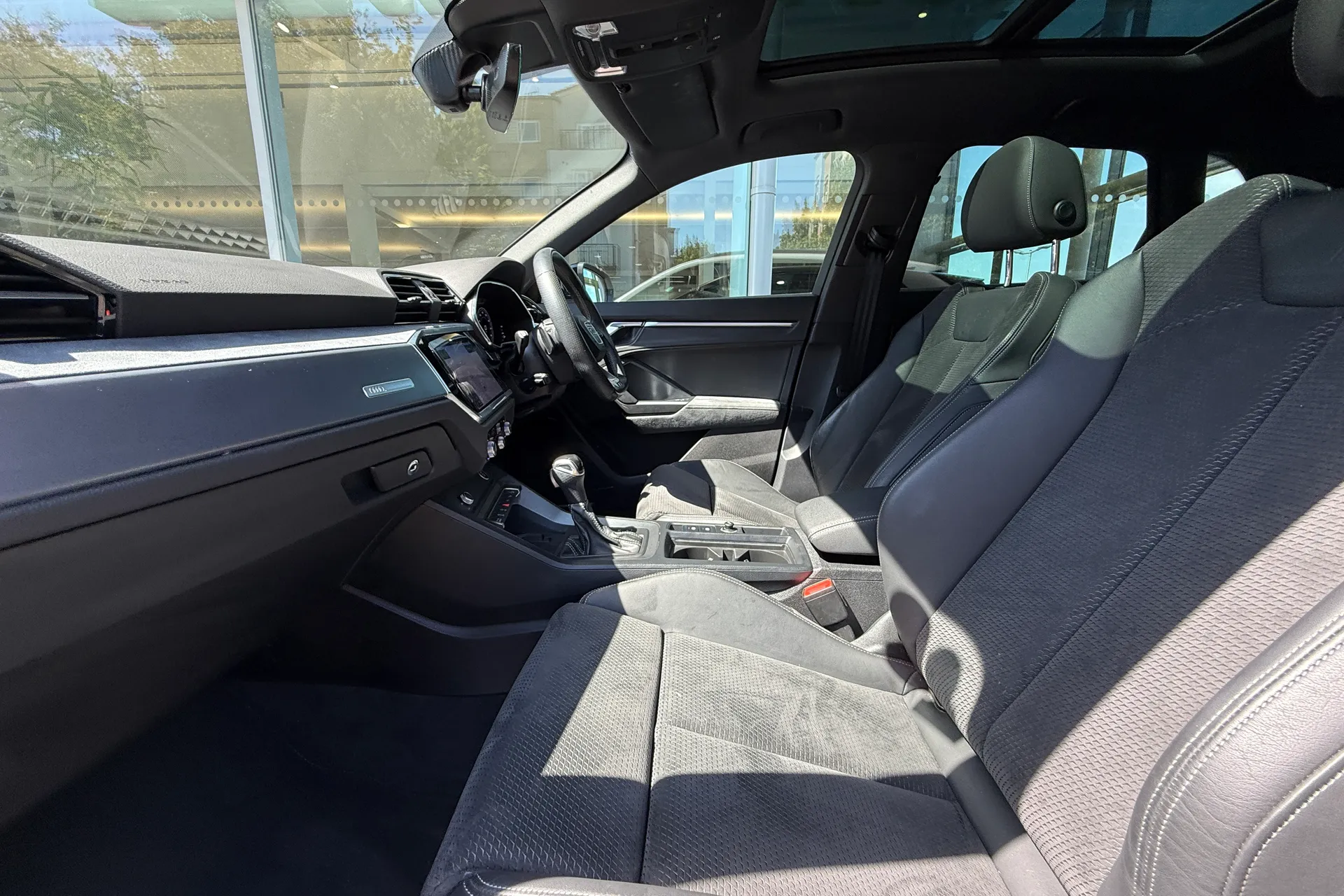 Audi Q3 thumbnail image number 48
