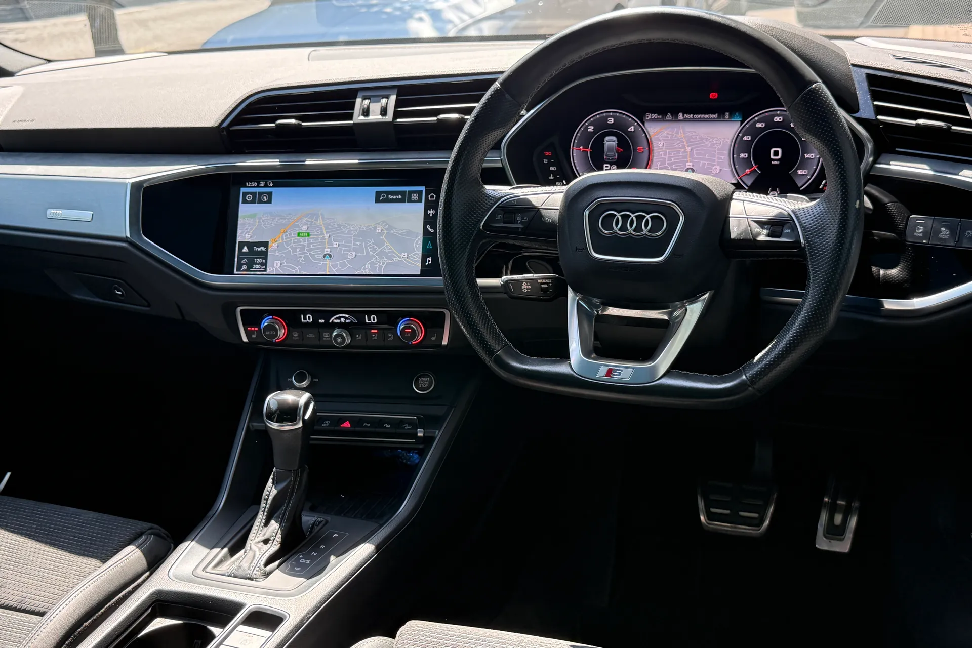 Audi Q3 thumbnail image number 32