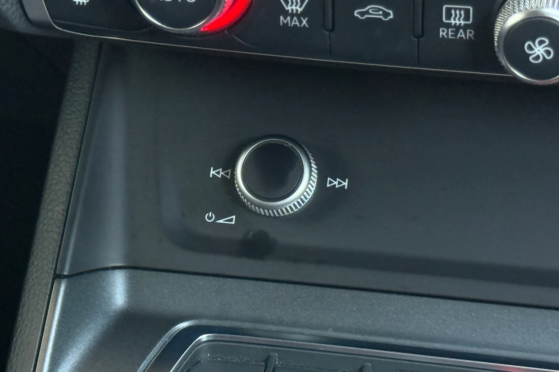 Audi Q3 thumbnail image number 18