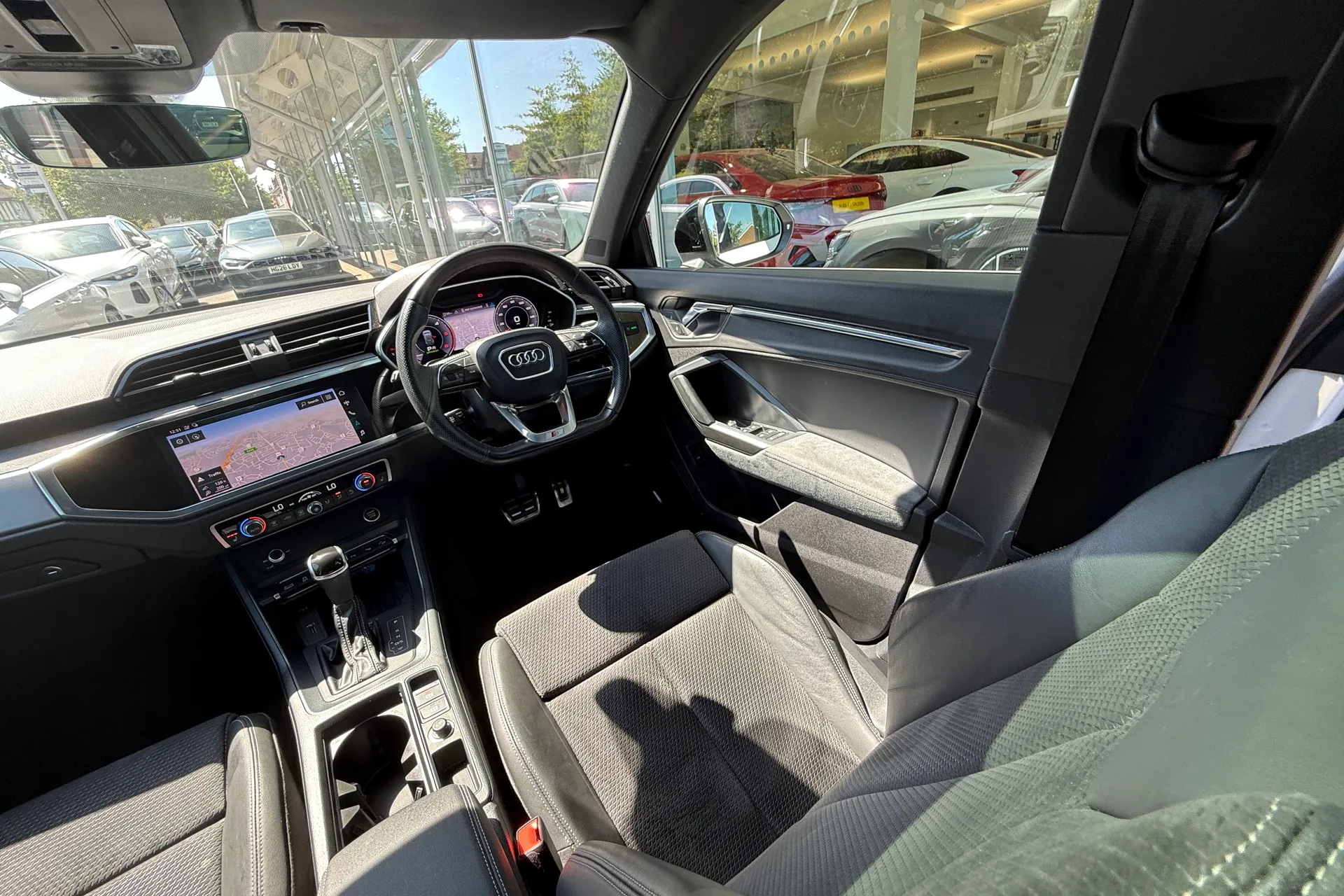 Audi Q3 thumbnail image number 38