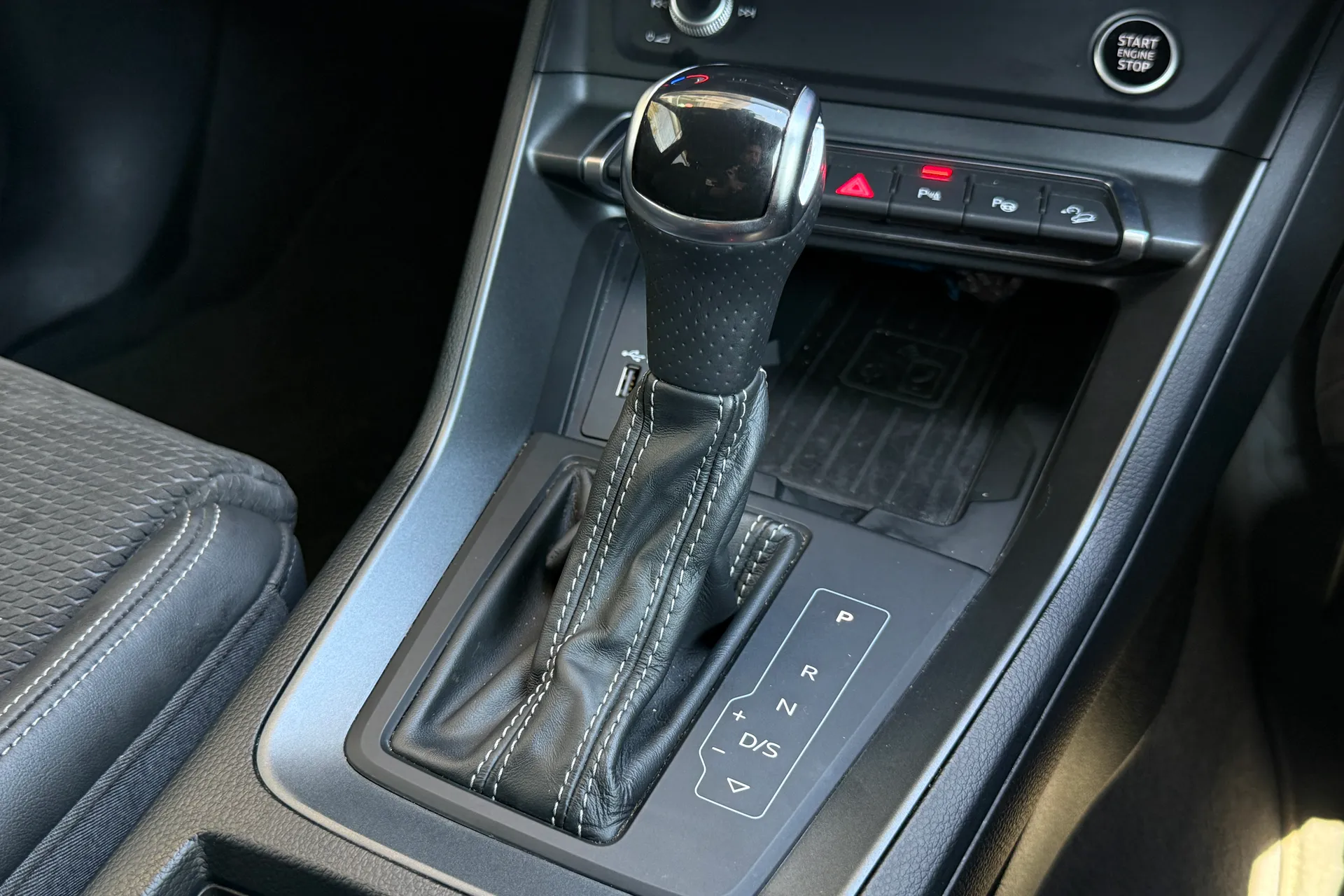 Audi Q3 thumbnail image number 21