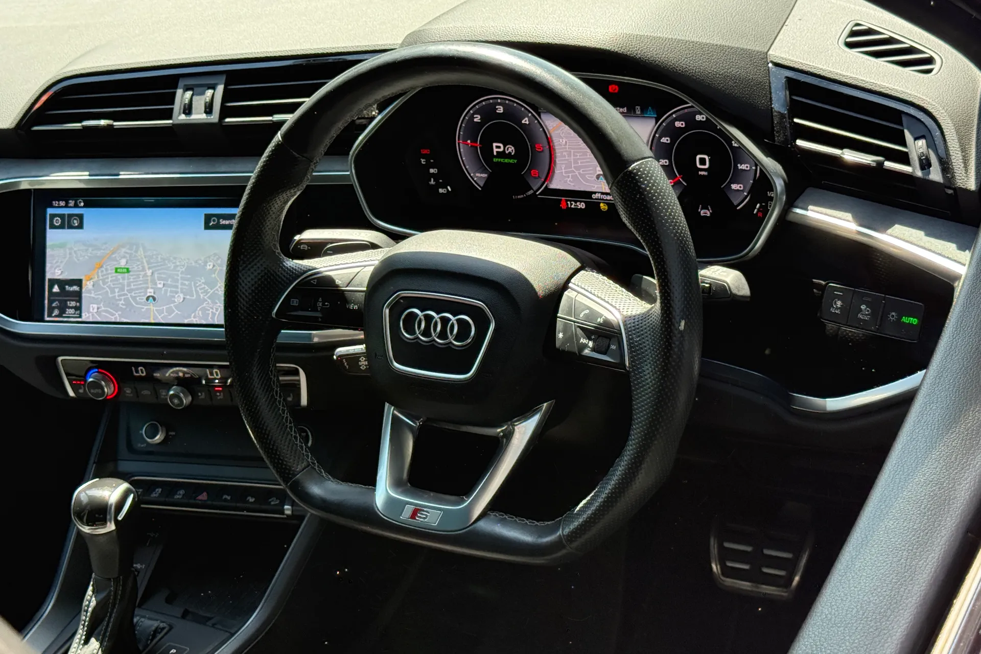 Audi Q3 thumbnail image number 28