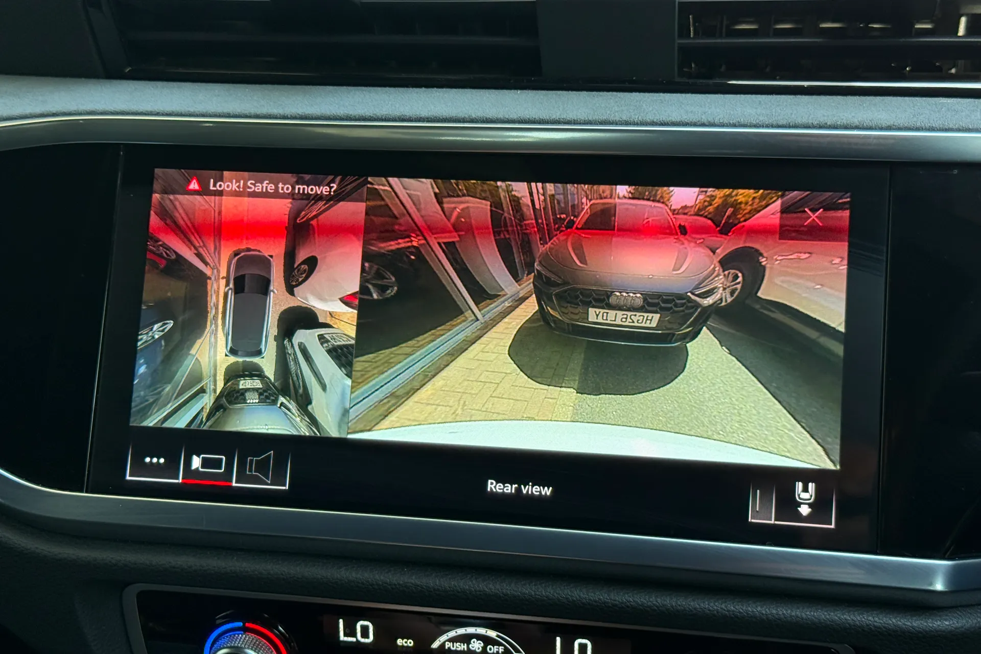Audi Q3 thumbnail image number 15