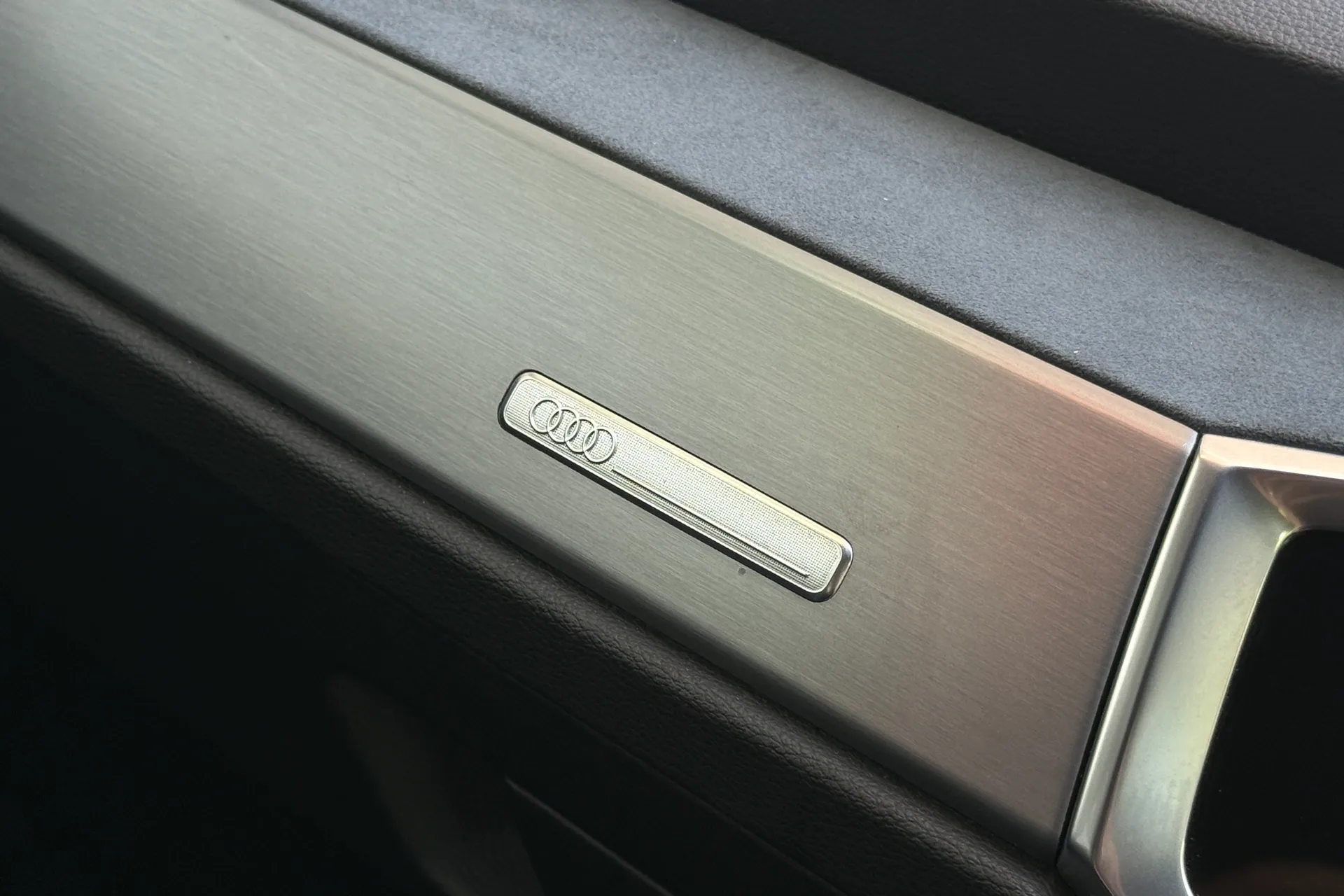 Audi Q3 thumbnail image number 23