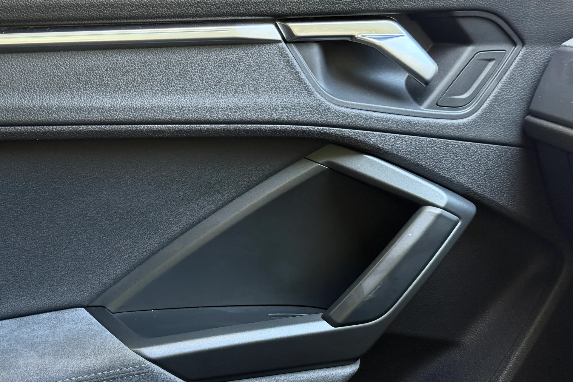 Audi Q3 thumbnail image number 24