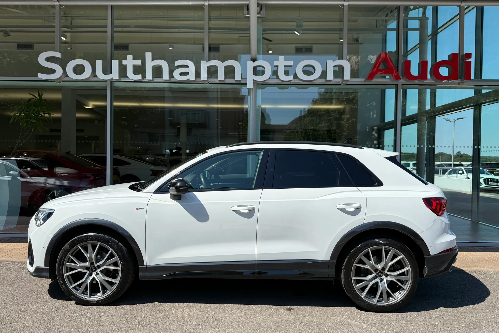 Audi Q3 thumbnail image number 45