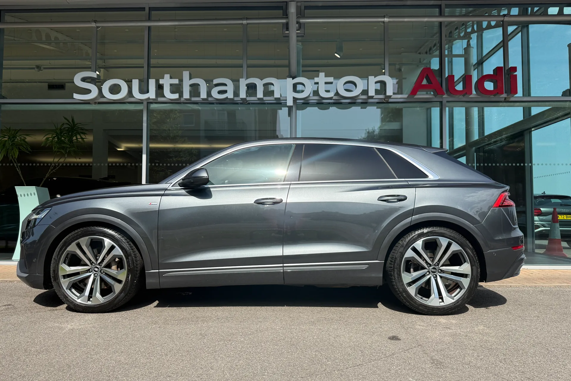Audi Q8 thumbnail image number 56