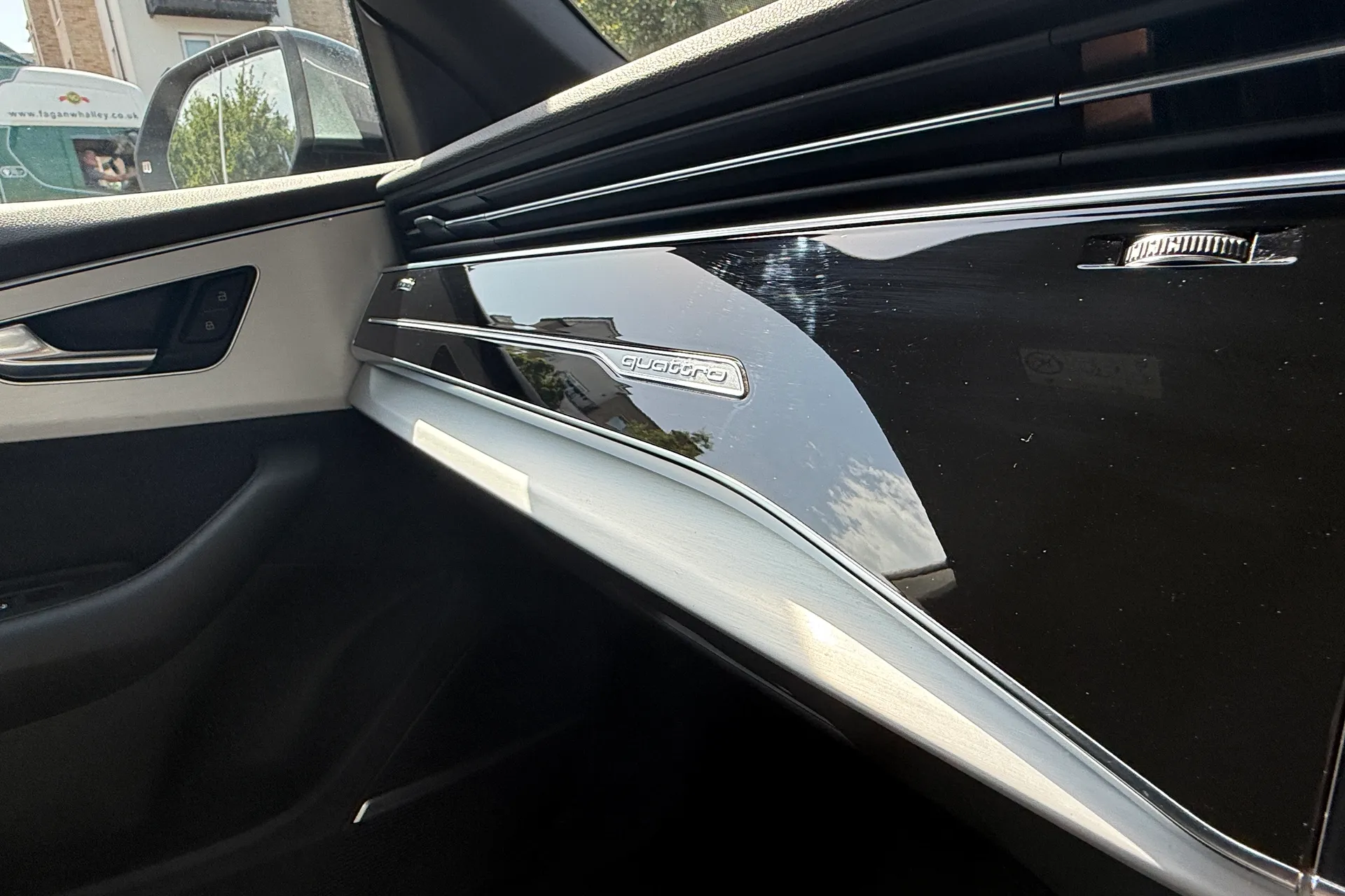 Audi Q8 thumbnail image number 29
