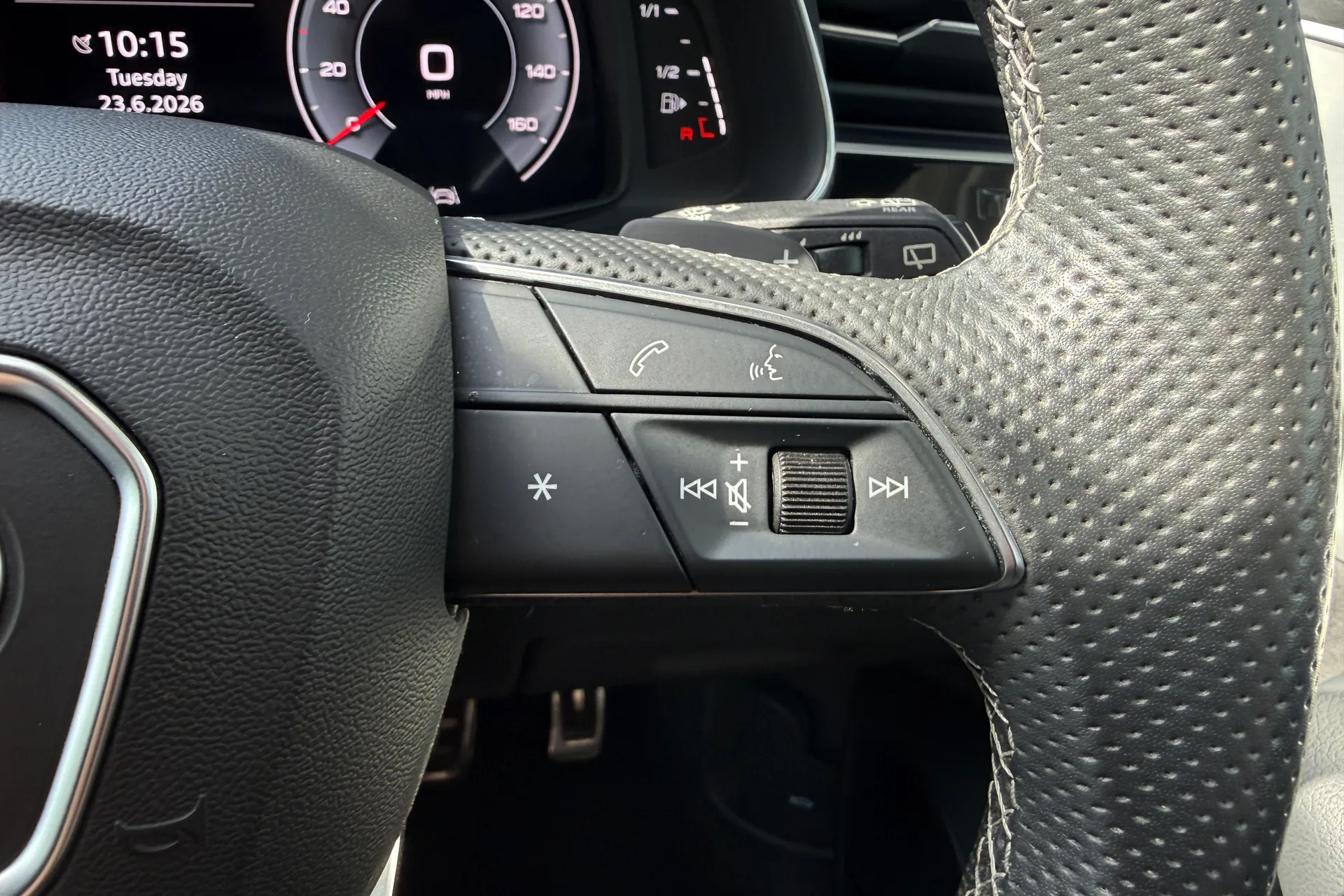 Audi Q8 thumbnail image number 12