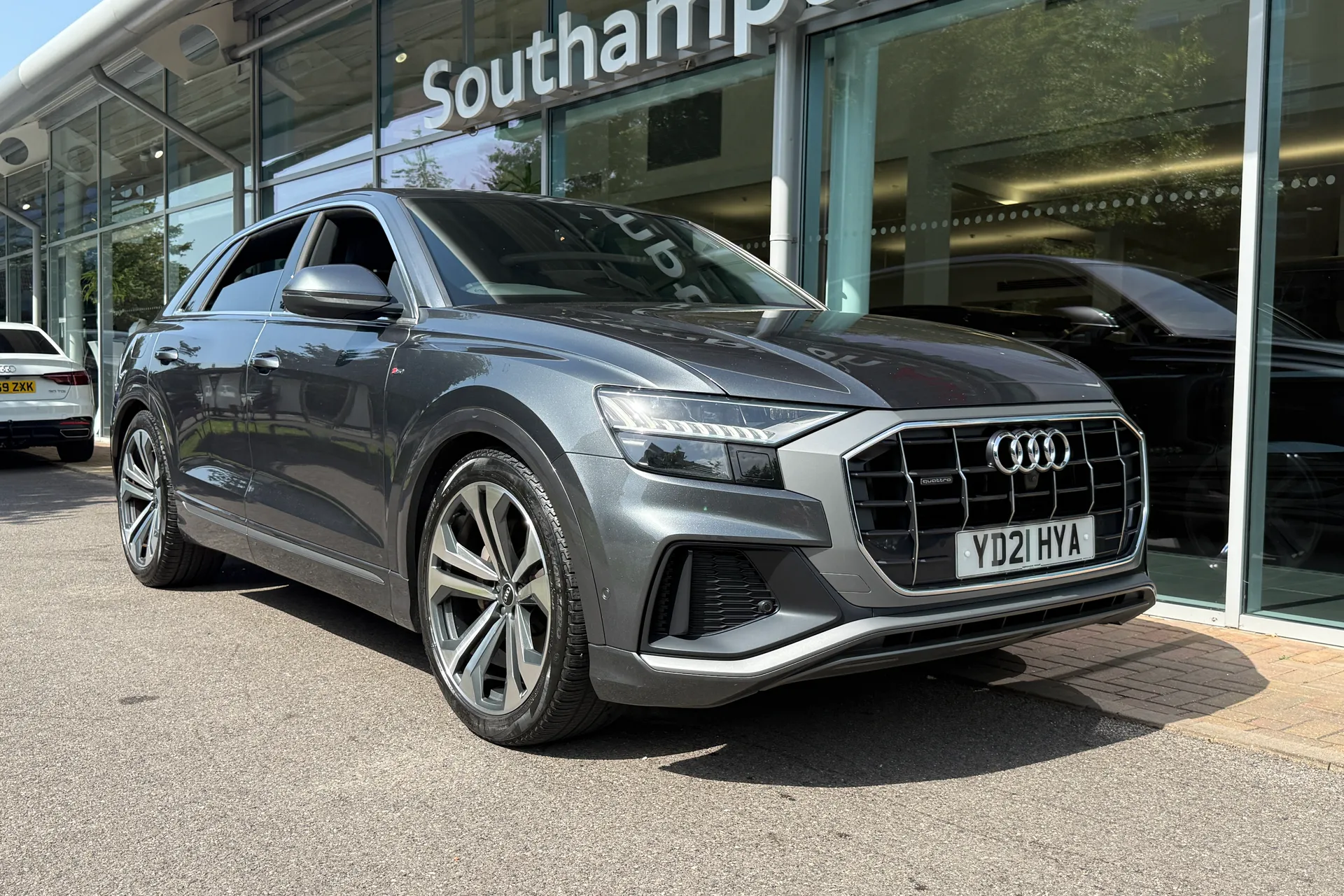 Audi Q8 thumbnail image number 63