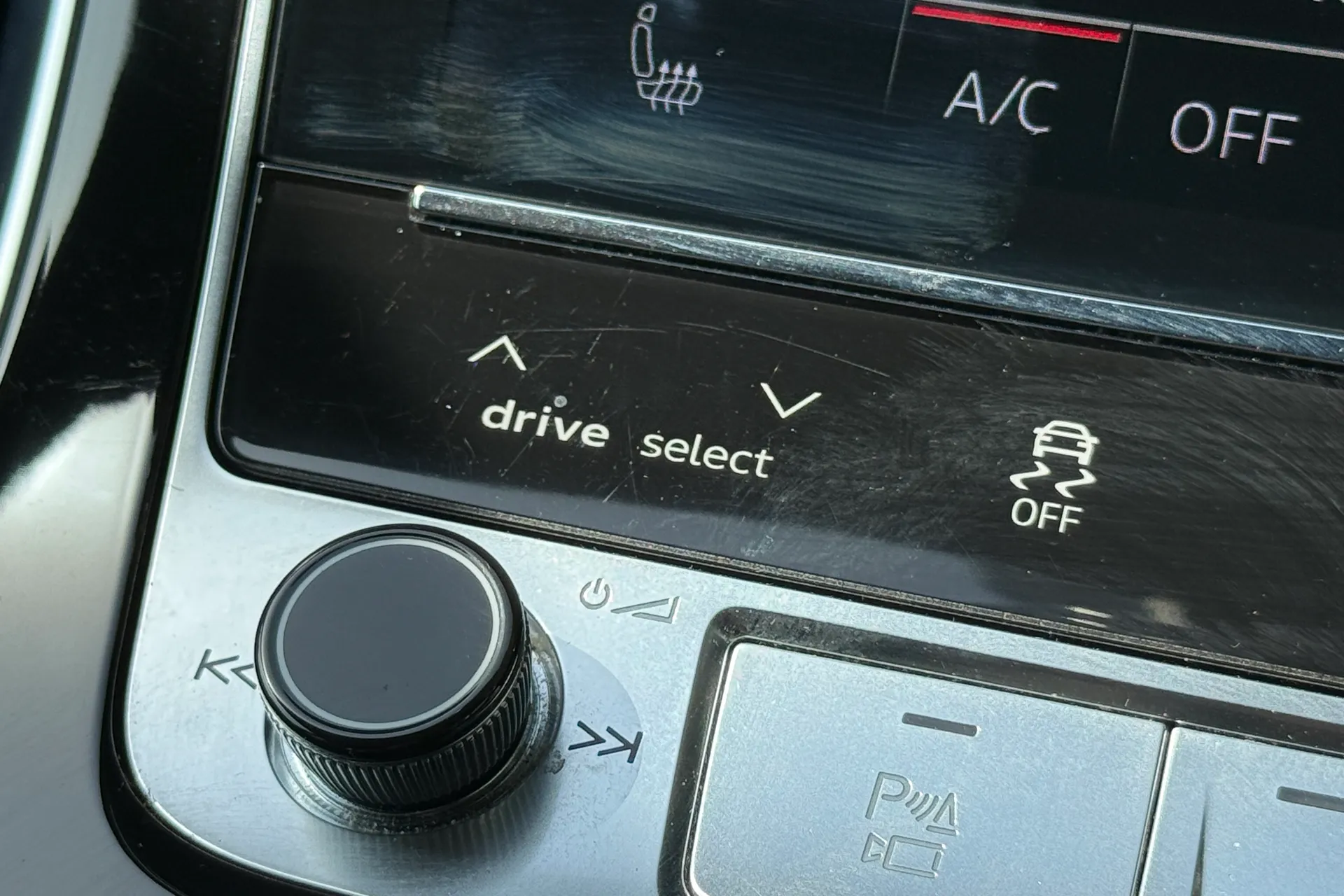 Audi Q8 thumbnail image number 28