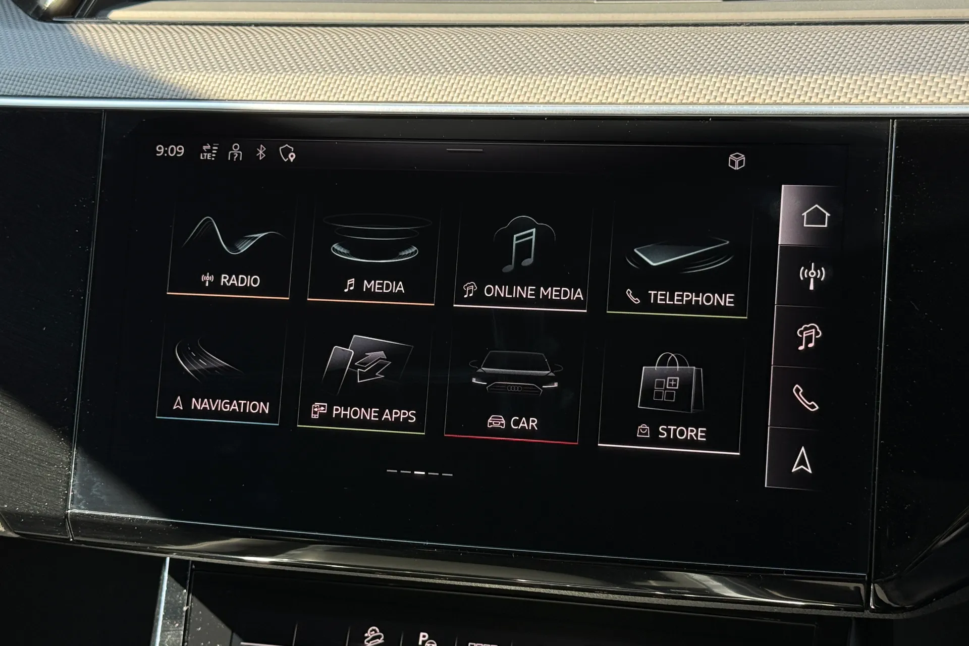 Audi Q8 thumbnail image number 15