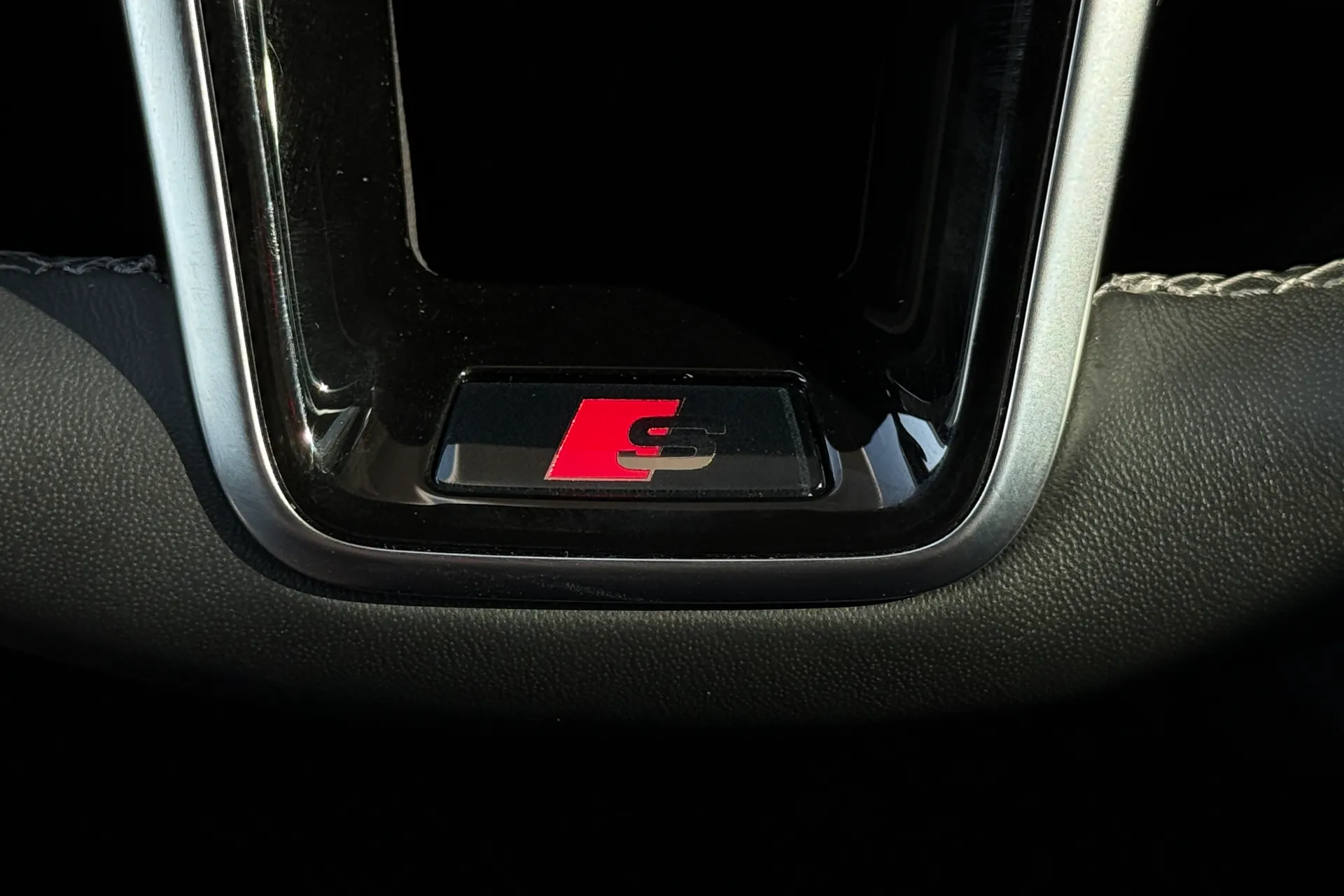 Audi Q8 thumbnail image number 12