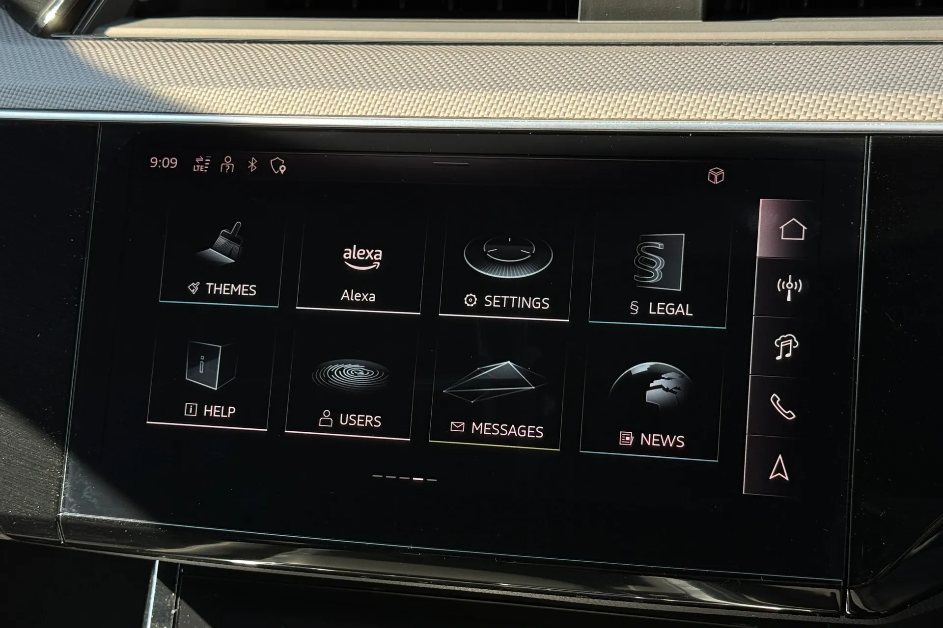 Audi Q8 thumbnail image number 16