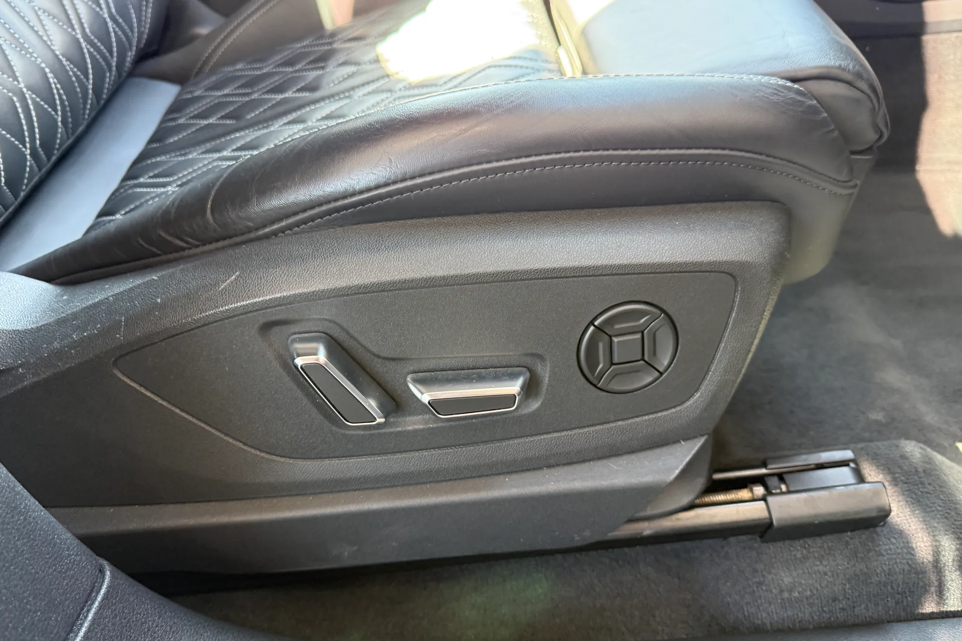 Audi Q8 thumbnail image number 32