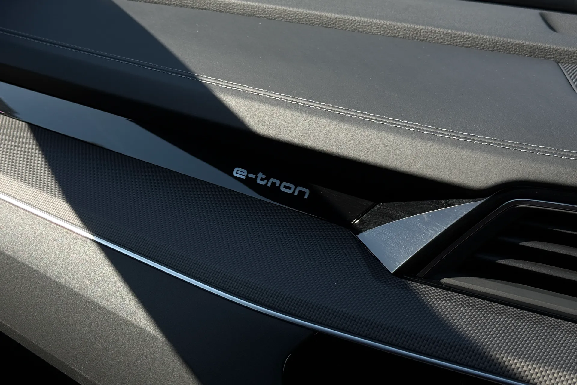 Audi Q8 thumbnail image number 26