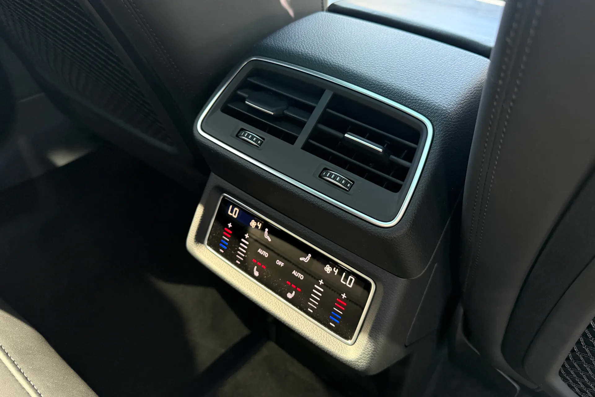 Audi Q8 thumbnail image number 46