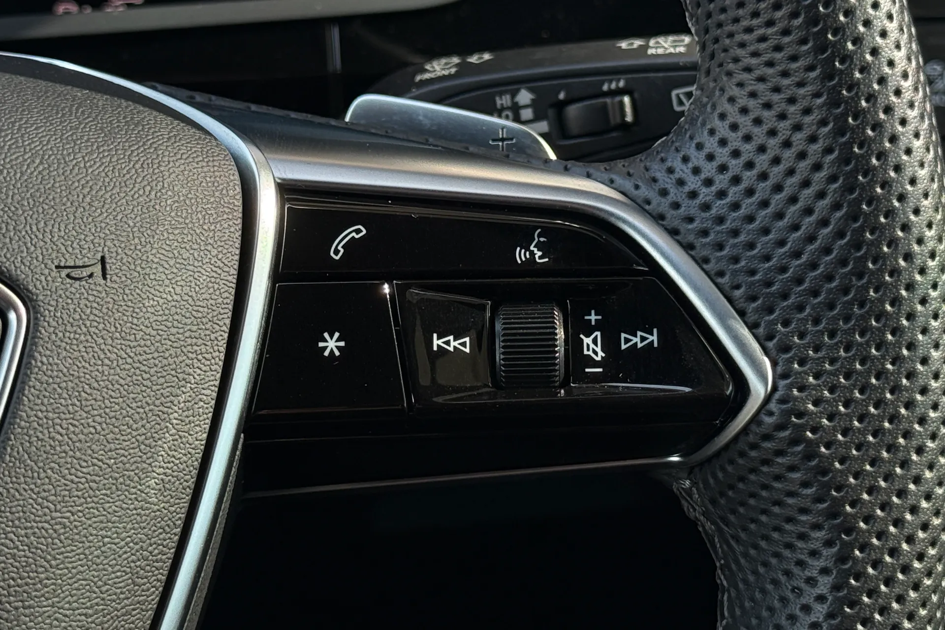 Audi Q8 thumbnail image number 10