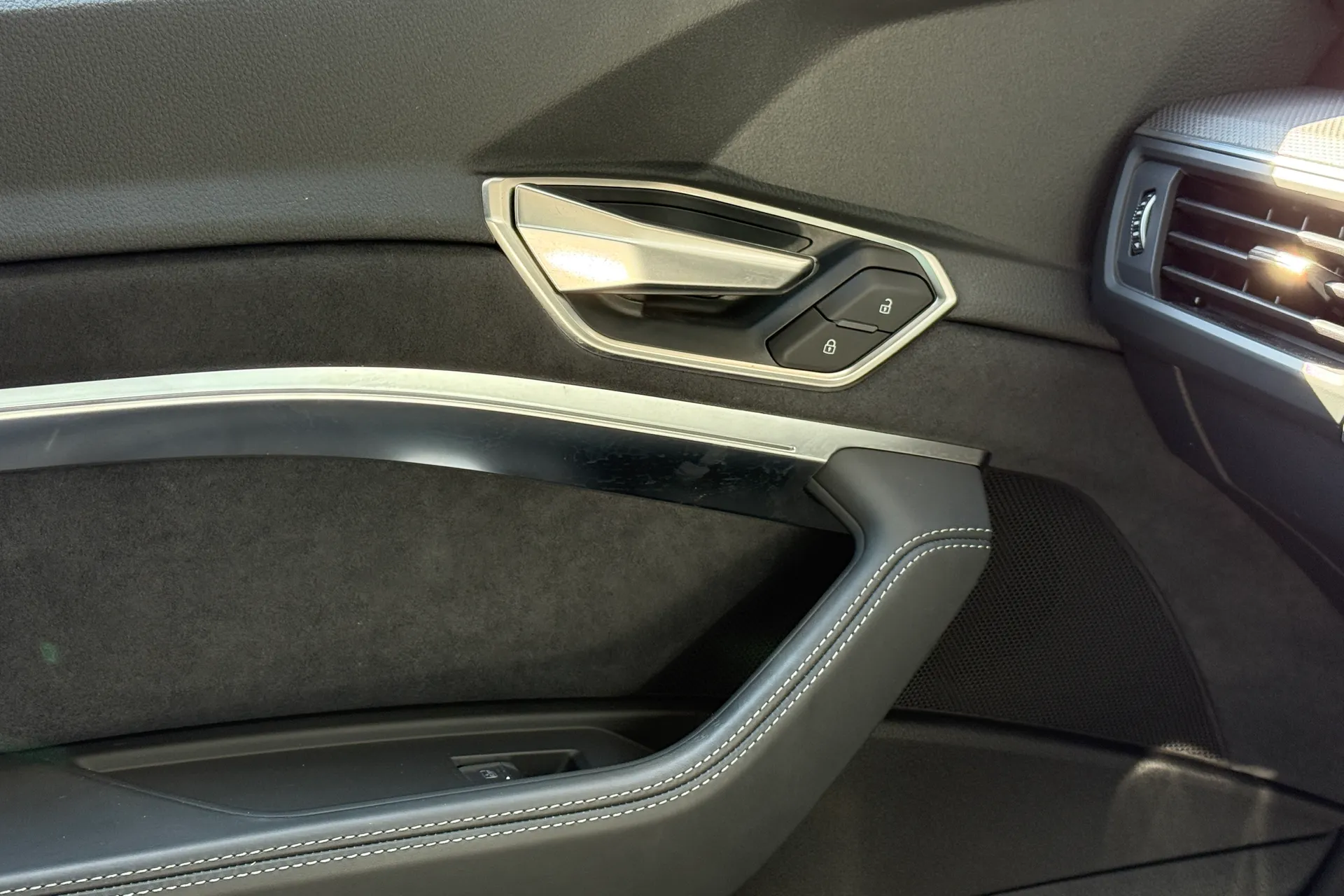 Audi Q8 thumbnail image number 28