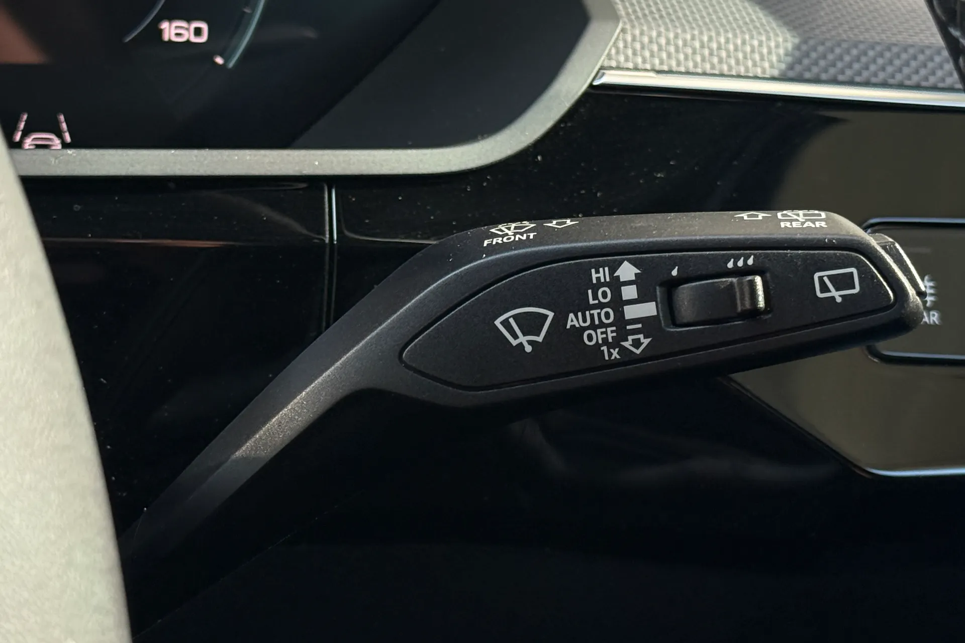 Audi Q8 thumbnail image number 13