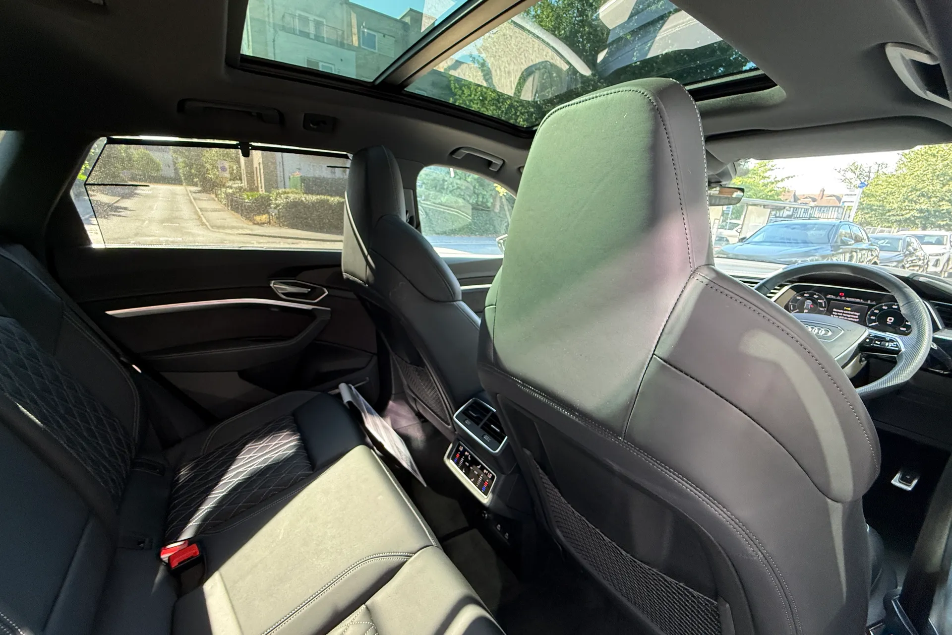 Audi Q8 thumbnail image number 38