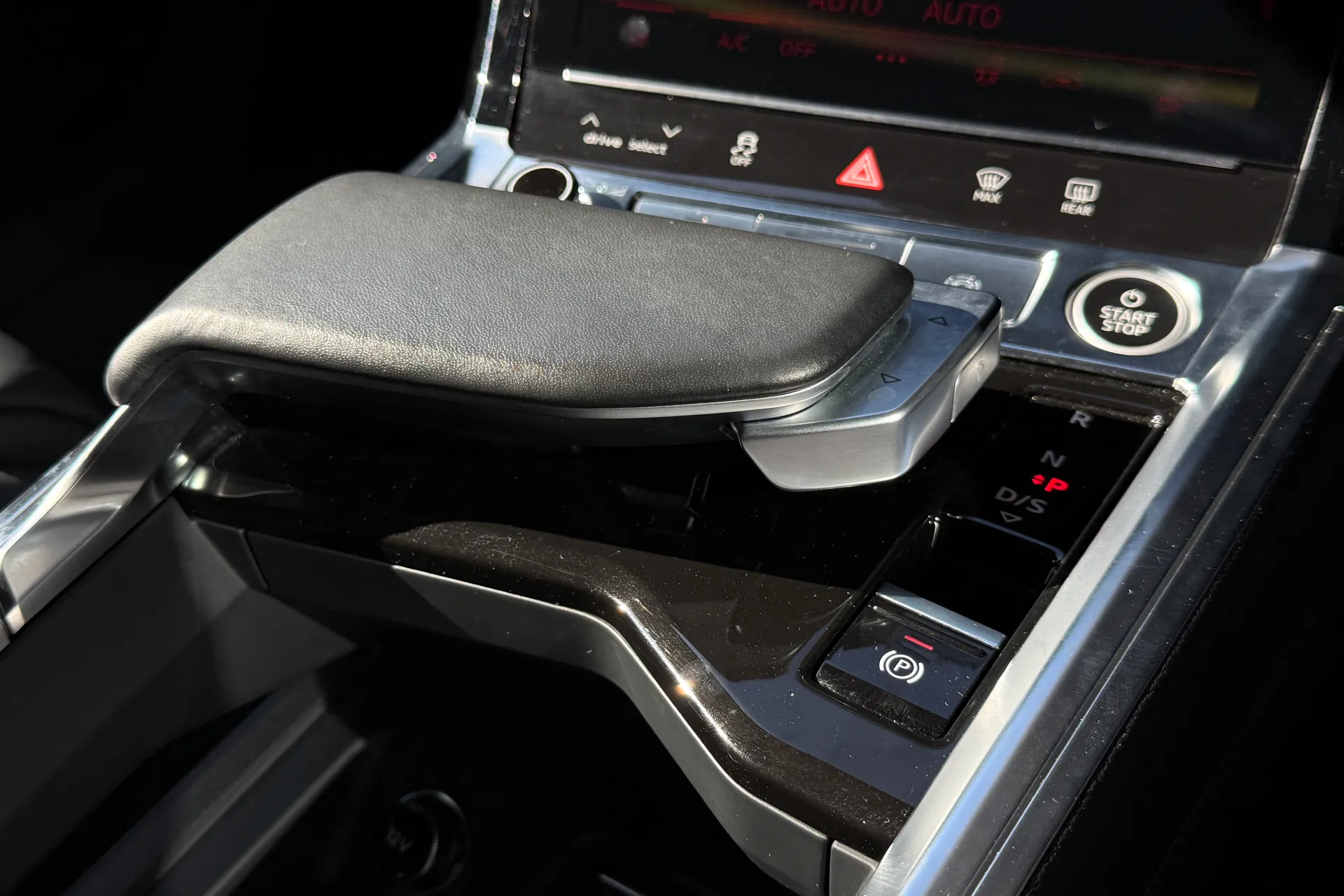 Audi Q8 thumbnail image number 24