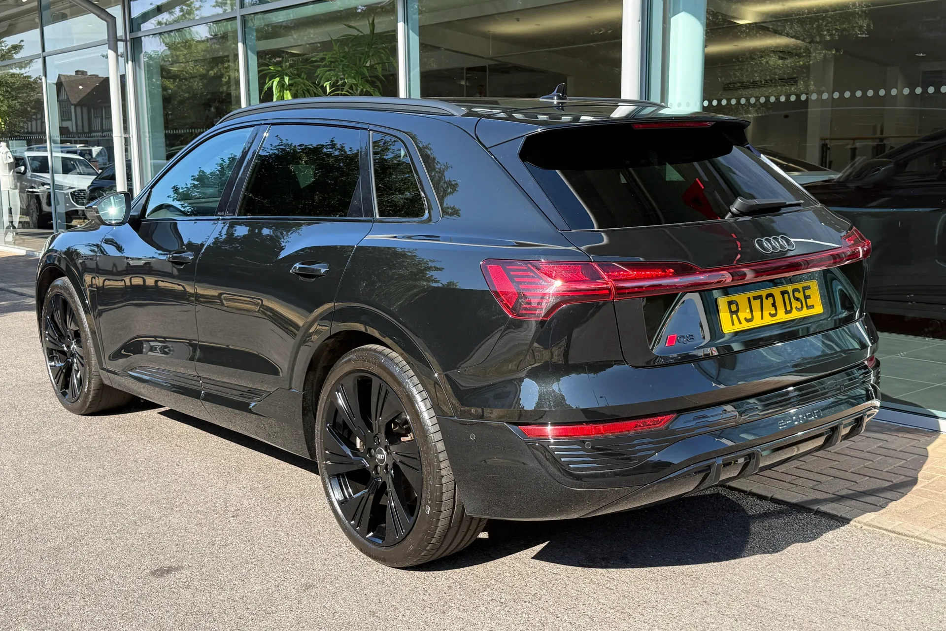 Audi Q8 thumbnail image number 3