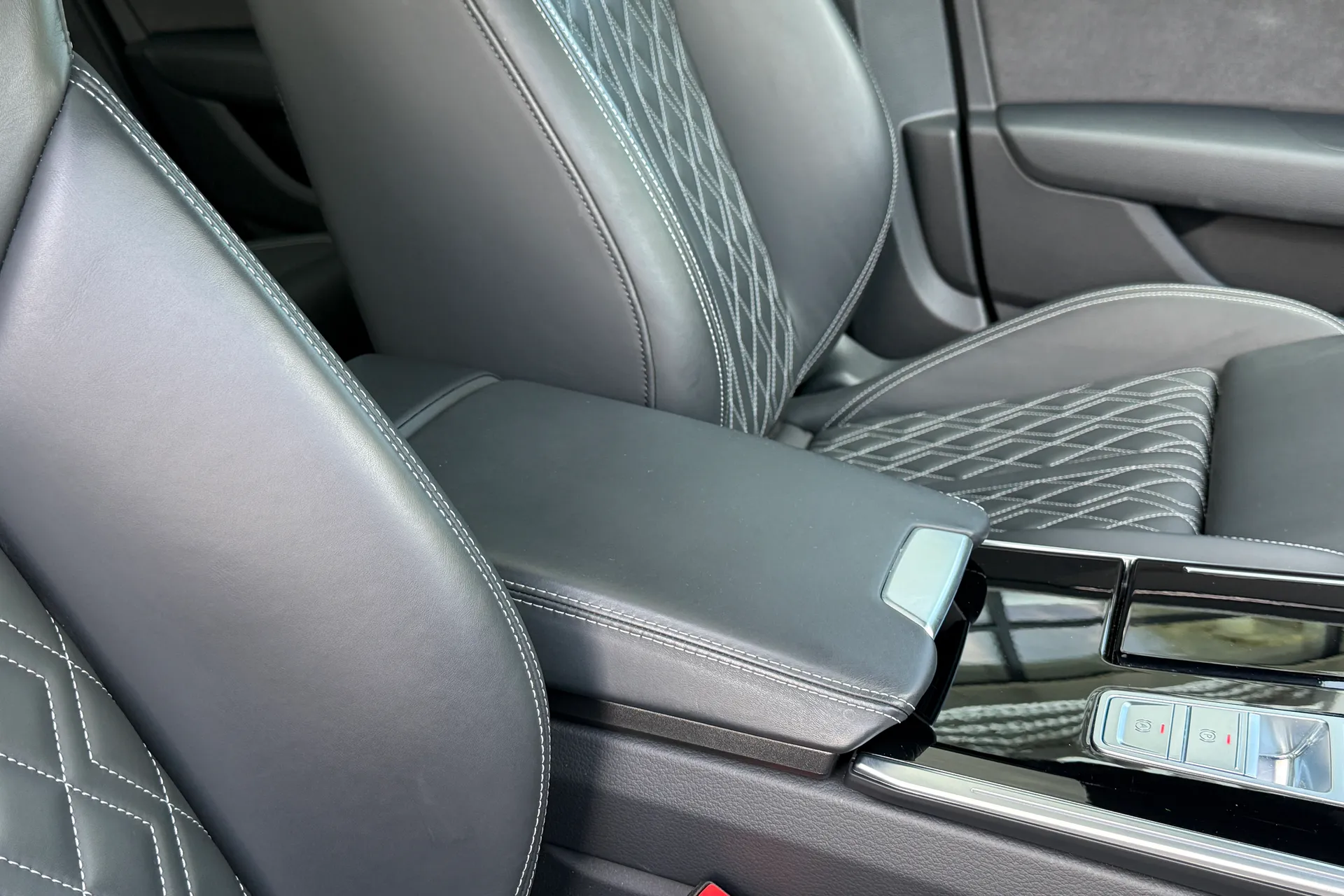 Audi A6 thumbnail image number 31