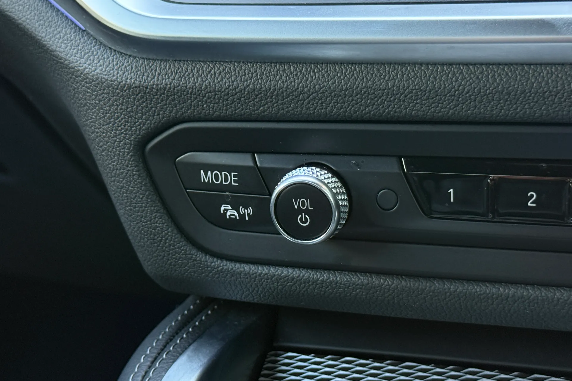 BMW 4 SERIES thumbnail image number 25